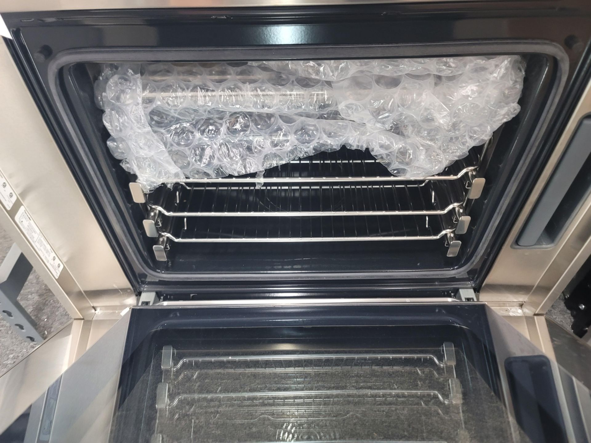 THERMADOR 30" SINGLE WALL OVEN W/ STEAM PROGRAM AND 2.8 CU. FT. CAPACITY IN STAINLESS STEEL, MODEL - Image 3 of 4