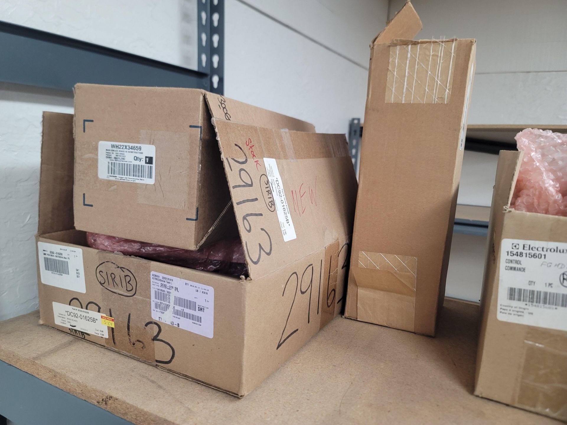 LOT - 8' SHELF UNIT W/ CONTENTS OF APPLIANCE REPLACEMENT PARTS - Image 5 of 19