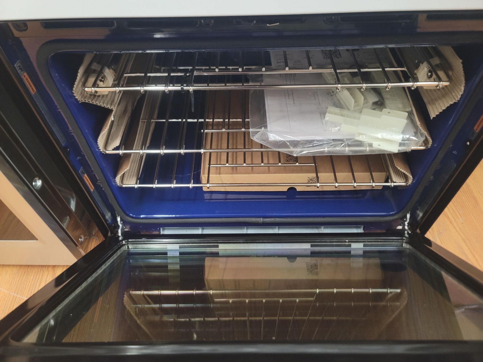 KITCHENAID 30" BUILT-IN COMBINATION MICROWAVE & WALL OVEN IN WHITE AND CHROME, CAPACITY: MICRO 1.4 - Image 3 of 4