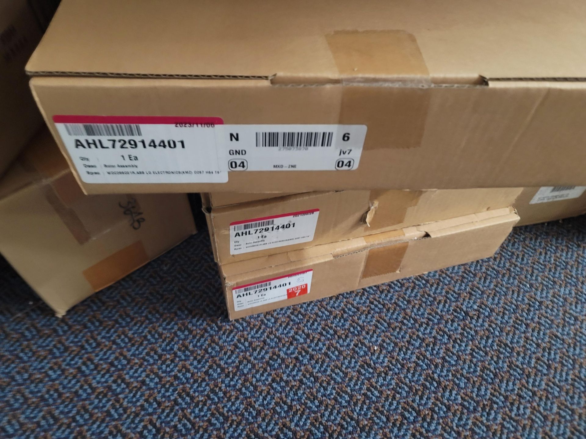 LOT - 8' SHELF UNIT W/ CONTENTS OF APPLIANCE REPLACEMENT PARTS - Image 7 of 16