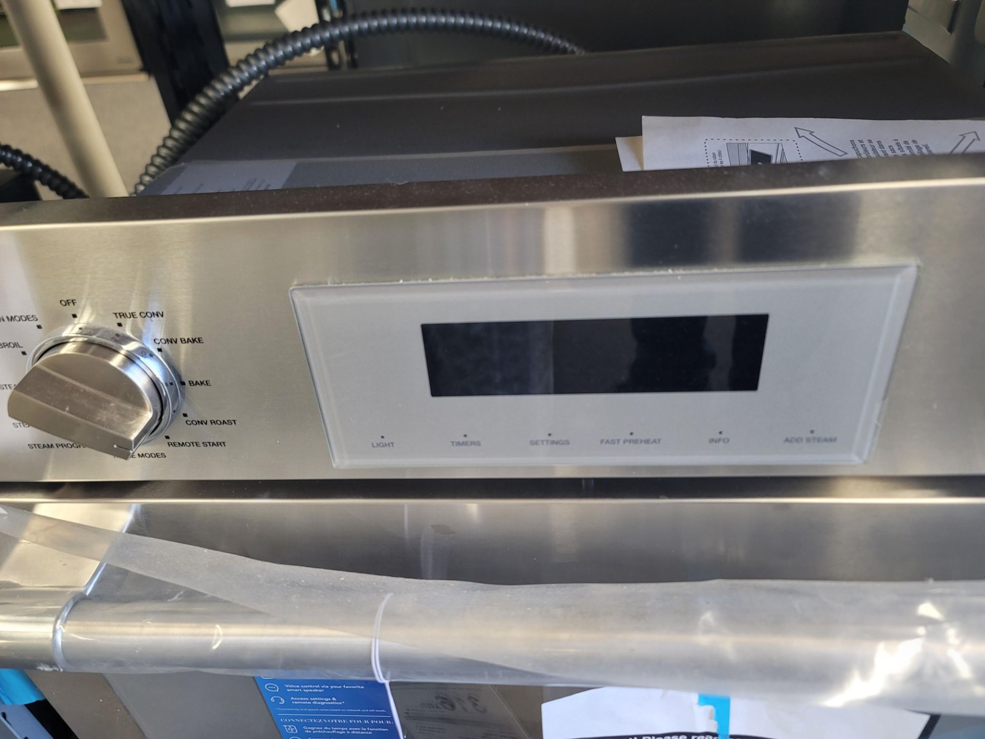 THERMADOR PROFESSIONAL SERIES 30" SINGLE ELECTRIC WALL OVEN W/ 2.8 CU. FT. CAPACITY IN STAINLESS - Image 2 of 4