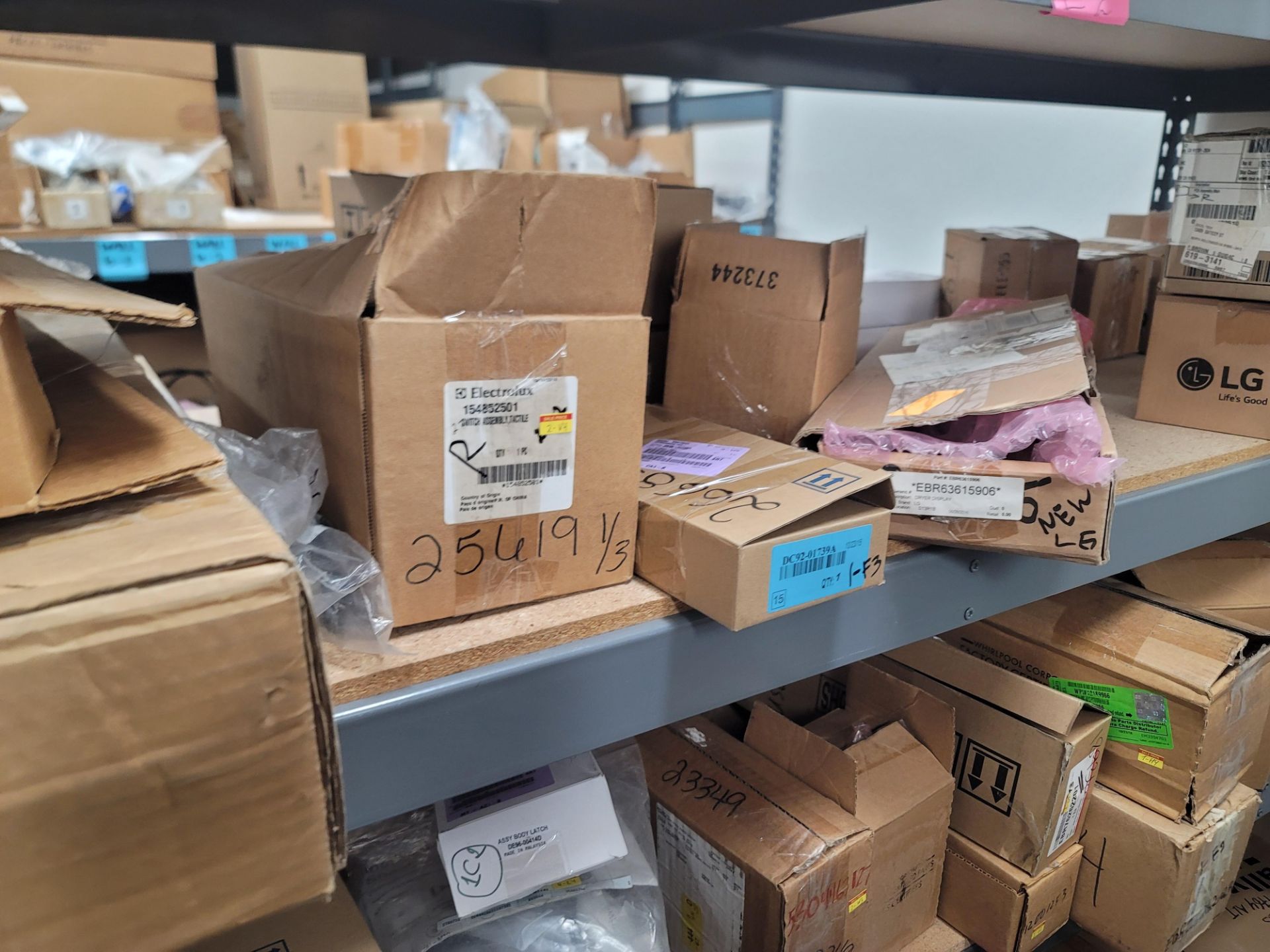 LOT - 8' SHELF UNIT W/ CONTENTS OF APPLIANCE REPLACEMENT PARTS - Image 26 of 33