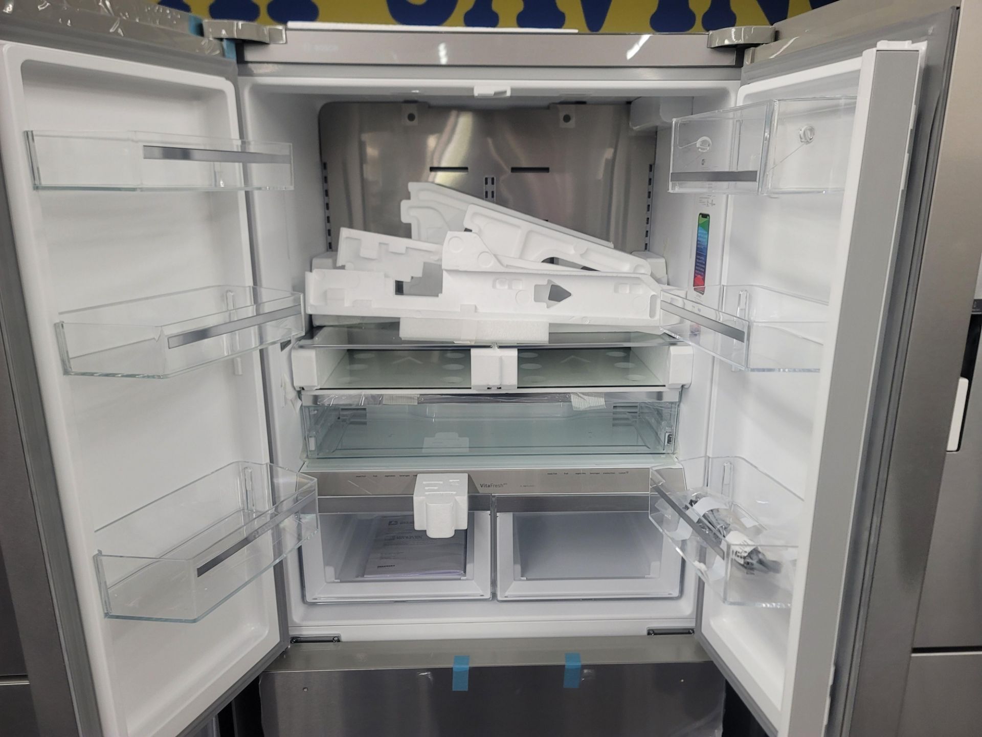 BOSCH 800 SERIES 36" SMART COUNTER DEPTH FRENCH DOOR 15 CU. FT. REFRIGERATOR / 6.0 CU. FT. FREEZER / - Image 2 of 4