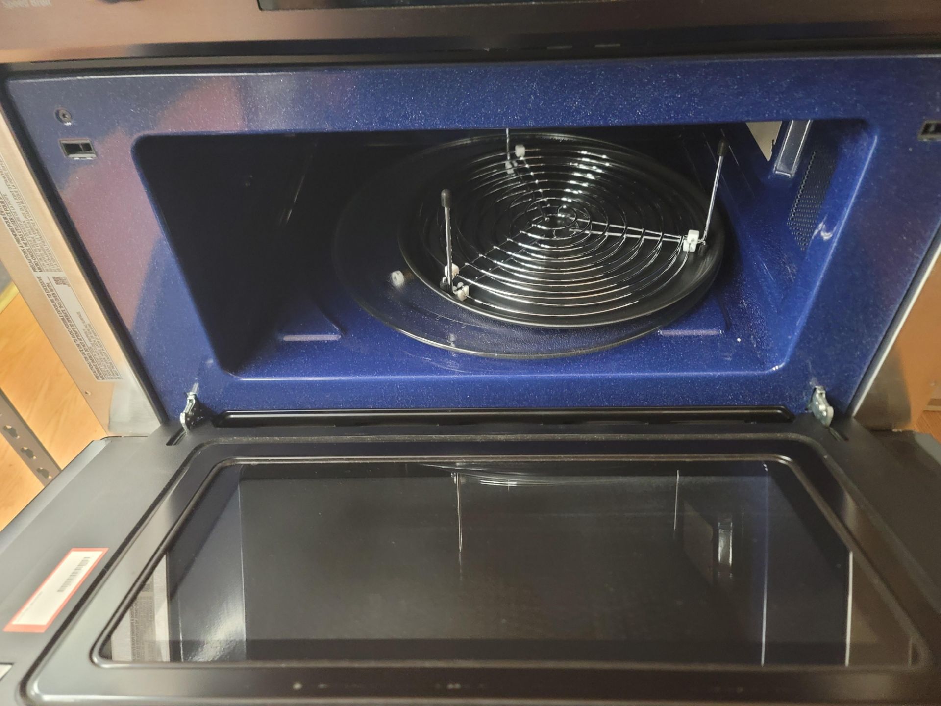 SAMSUNG 30" SMART COMBINATION MICROWAVE & ELECTRIC WALL OVEN, 5.1 CU. FT. CAPACITY, IN BLACK - Image 2 of 4