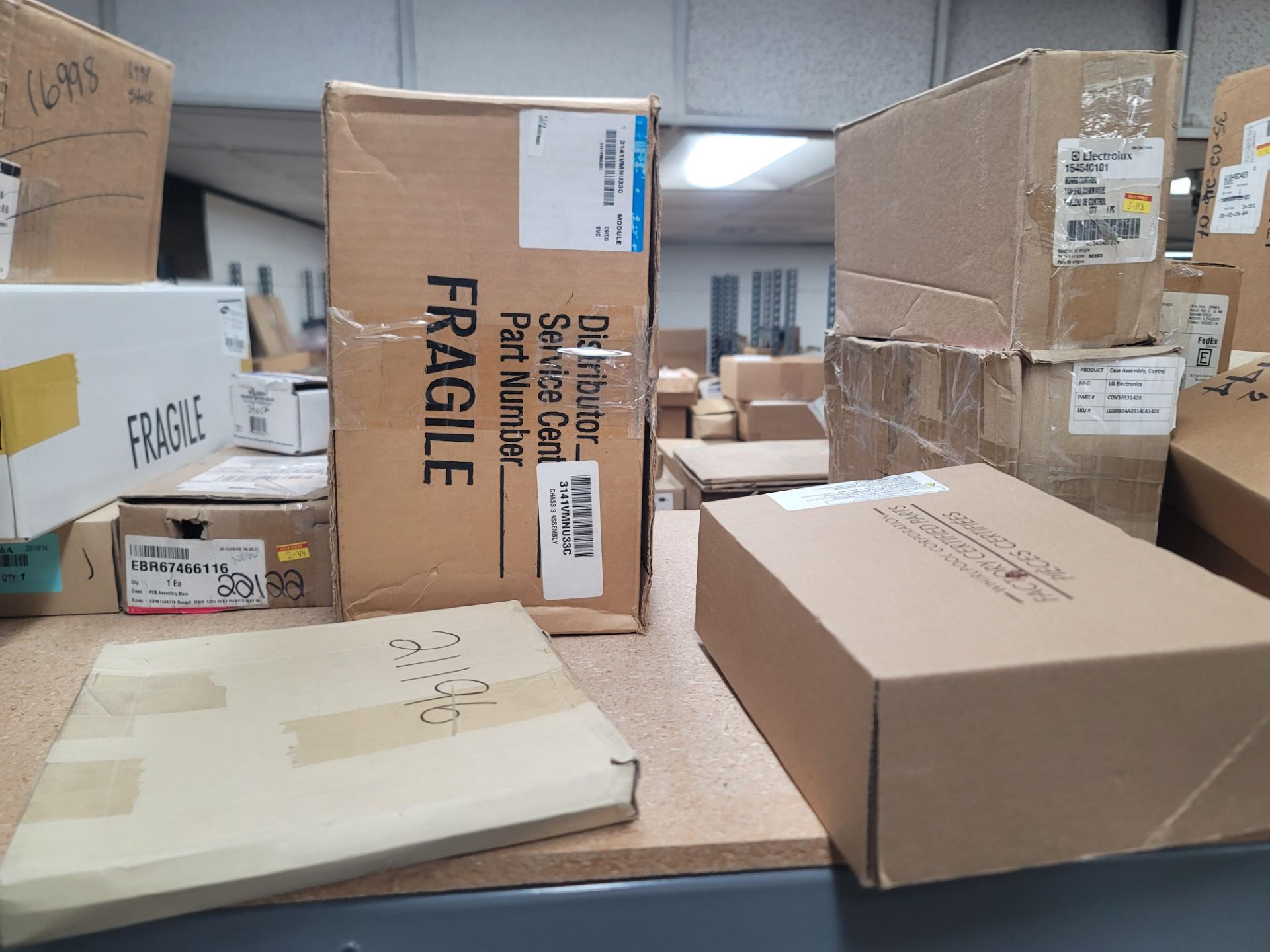 LOT - 8' SHELF UNIT W/ CONTENTS OF APPLIANCE REPLACEMENT PARTS - Image 4 of 33