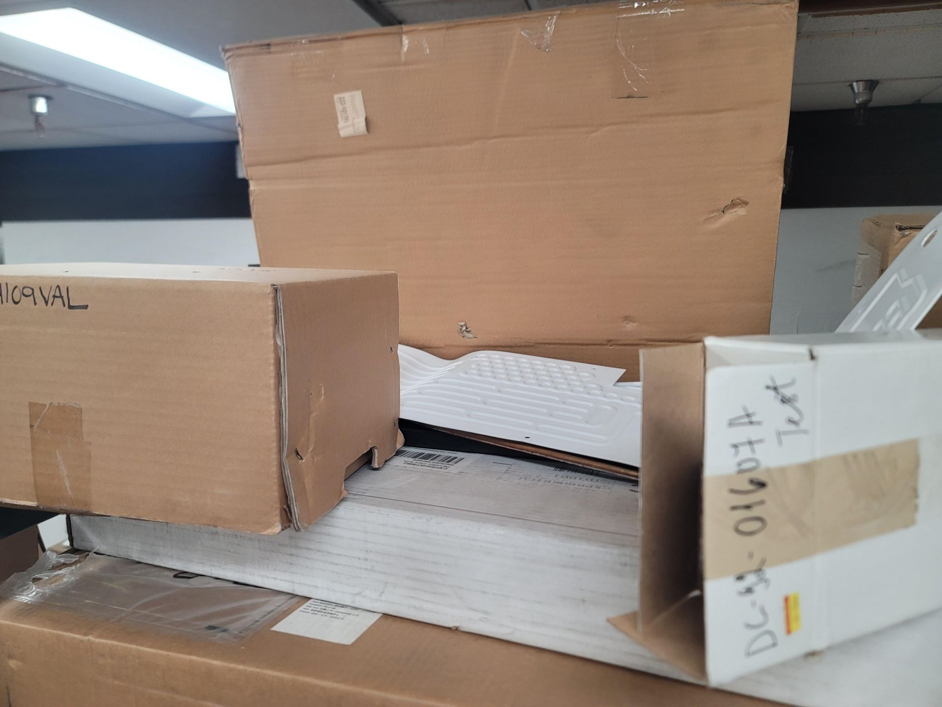 LOT - 8' SHELF UNIT W/ CONTENTS OF APPLIANCE REPLACEMENT PARTS - Image 6 of 19