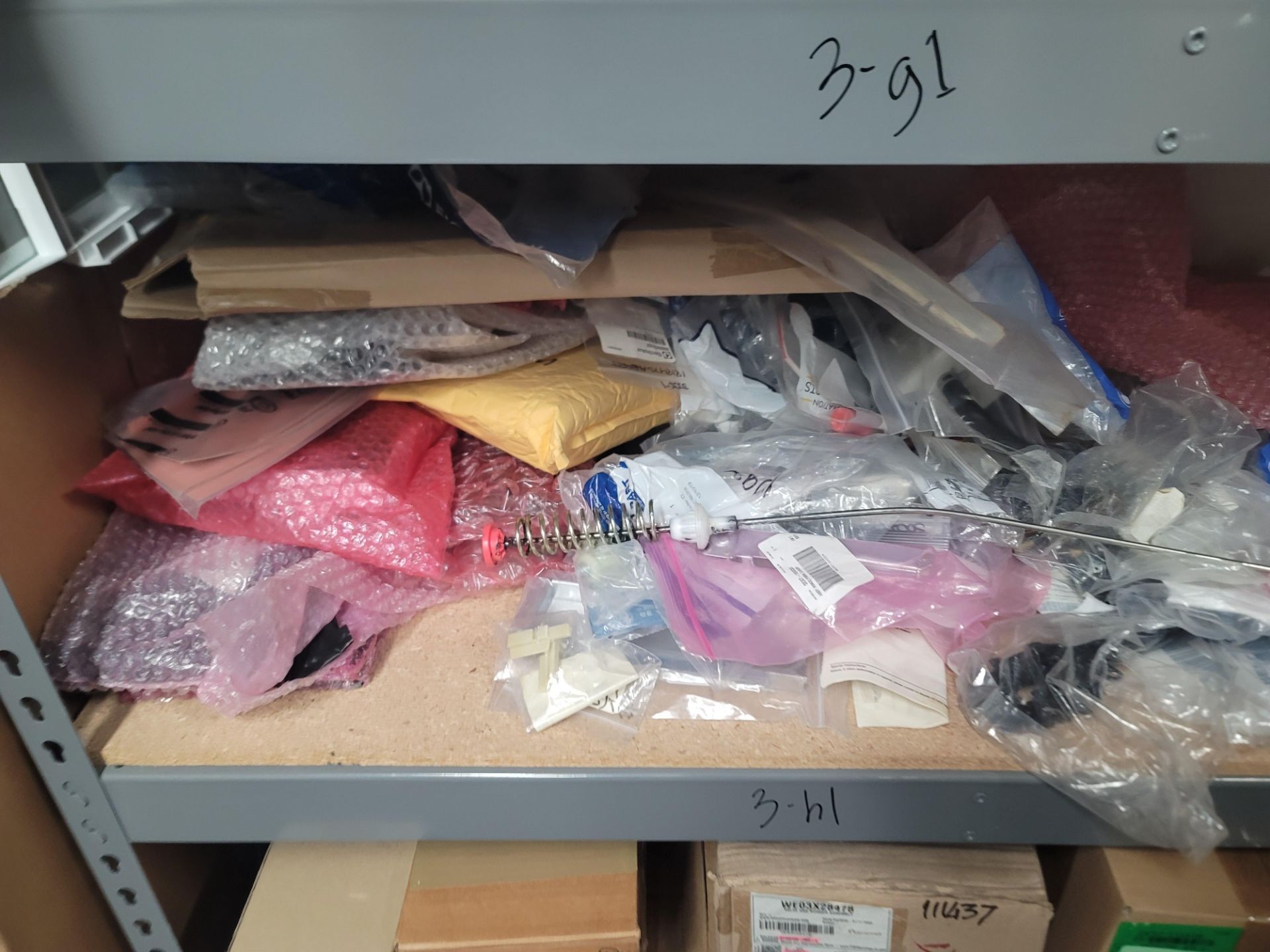 LOT - 8' SHELF UNIT W/ CONTENTS OF APPLIANCE REPLACEMENT PARTS - Image 15 of 23