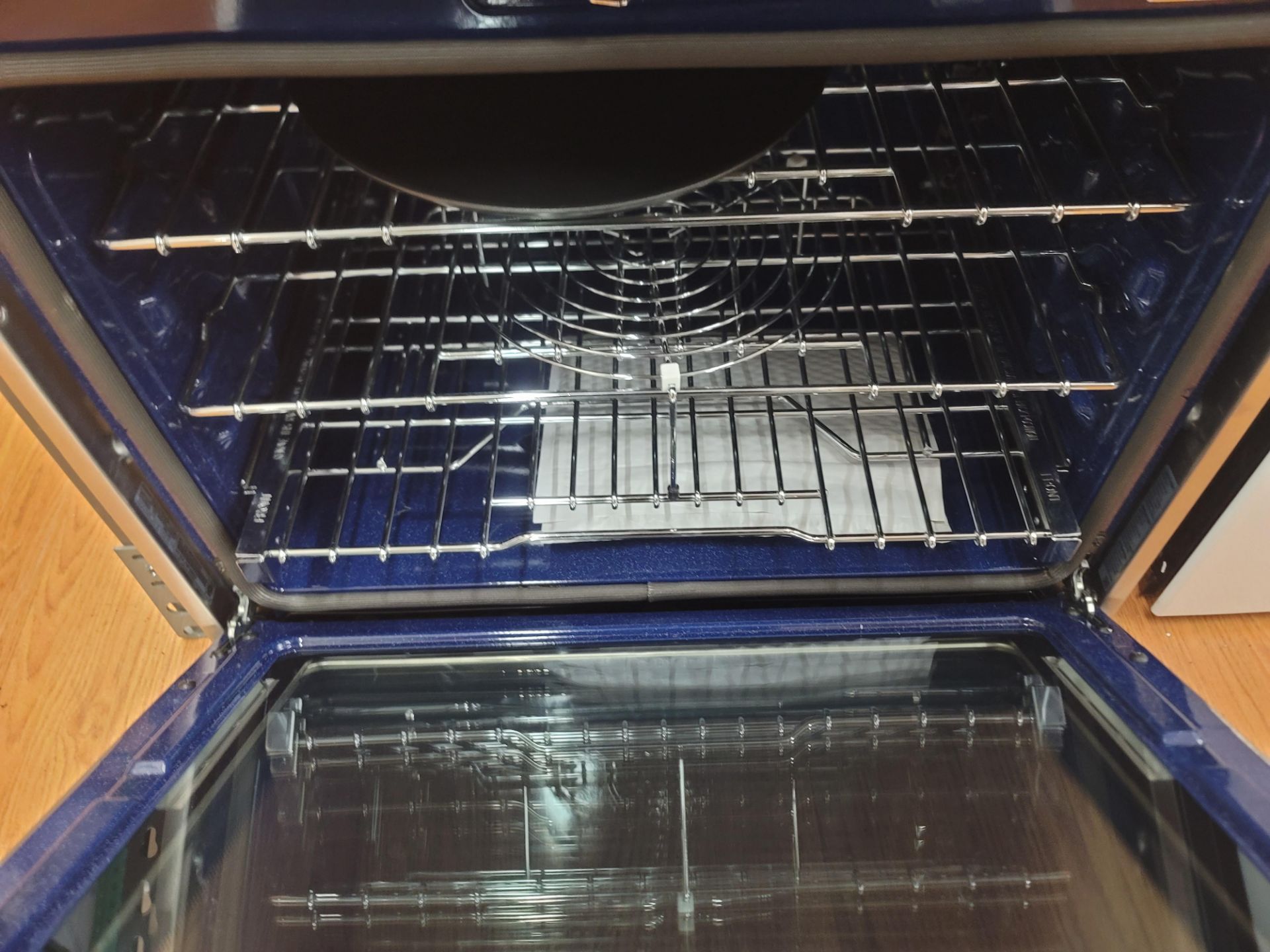 SAMSUNG 30" SMART COMBINATION MICROWAVE & ELECTRIC WALL OVEN, 5.1 CU. FT. CAPACITY, IN STAINLESS - Image 3 of 4