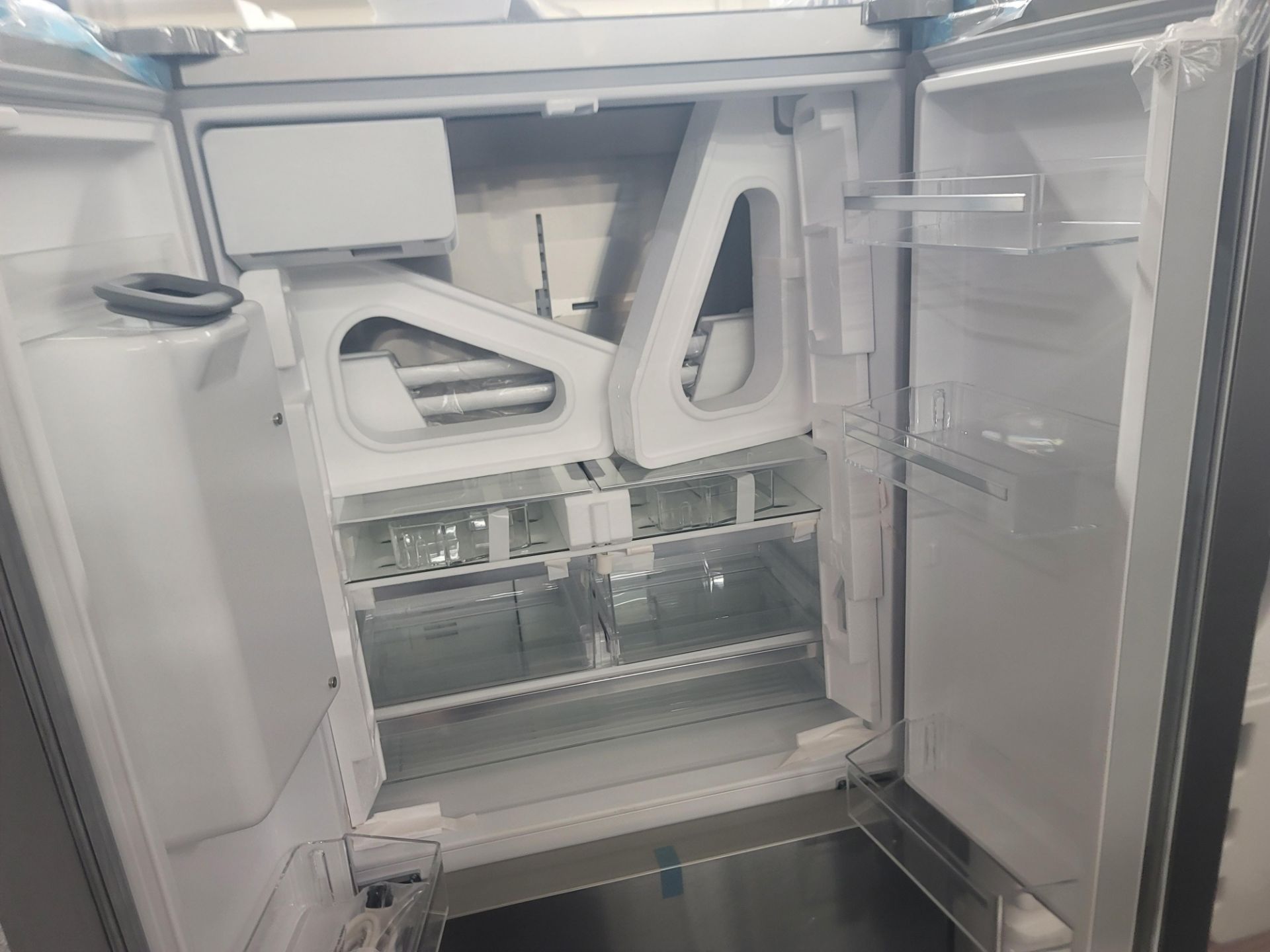 BOSCH 500 SERIES 36" SMART FREESTANDING FRENCH DOOR 15.2 CU. FT. REFRIGERATOR / 6.4 CU. FT. - Image 2 of 4