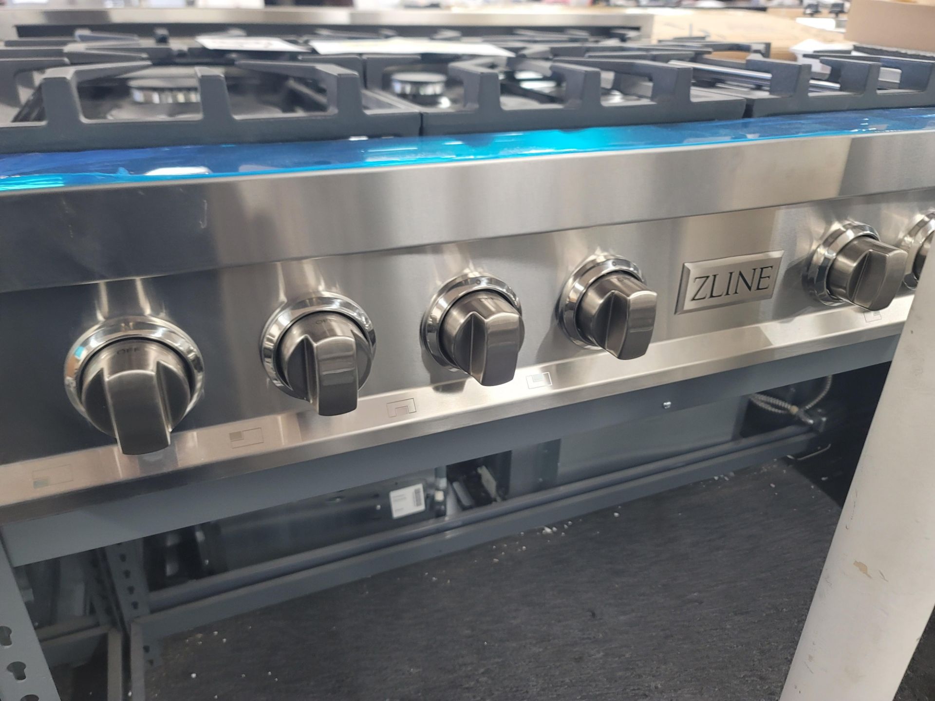 ZLINE 36" GAS RANGETOP W/ (6) BURNERS IN STAINLESS STEEL, MODEL RT36 - Image 2 of 5