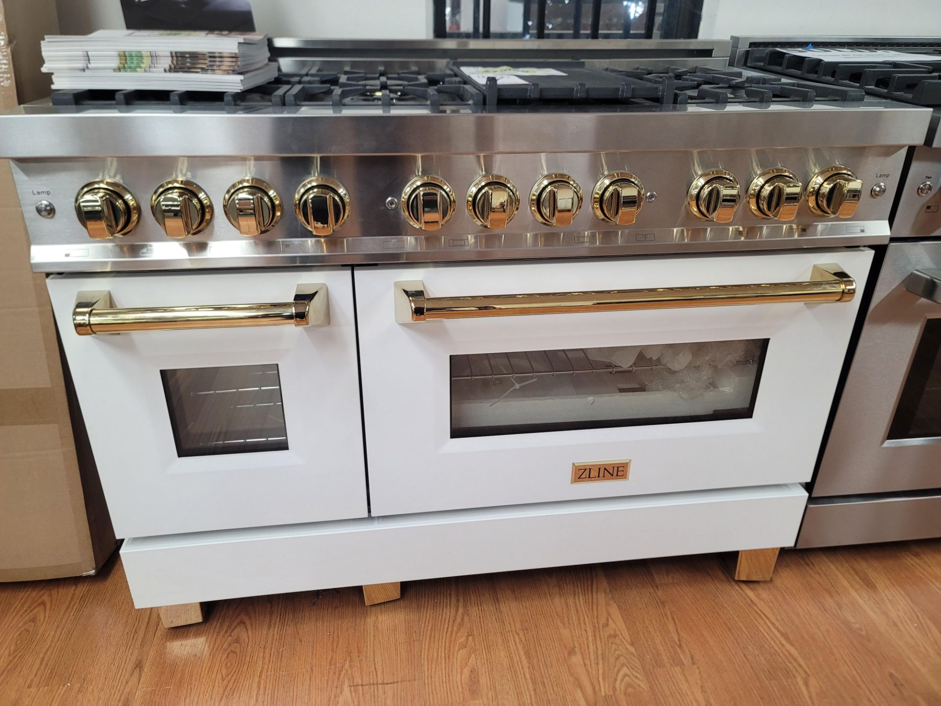 ZLINE AUTOGRAPH EDITION 48" FREESTANDING DUAL FUEL RANGE IN WHITE MATTE & BRASS, W/ (7) BURNERS, - Image 4 of 6