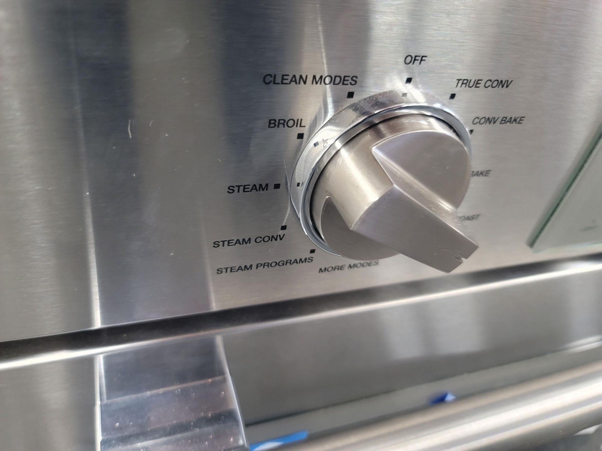 THERMADOR PROFESSIONAL SERIES 30" SINGLE ELECTRIC WALL OVEN W/ 2.8 CU. FT. CAPACITY IN STAINLESS - Image 2 of 5