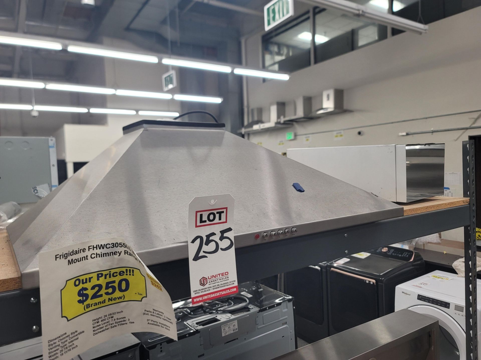 FRIGIDAIRE 30" WALL MOUNT CHIMNEY RANGE HOOD, MODEL FHWC3055LS