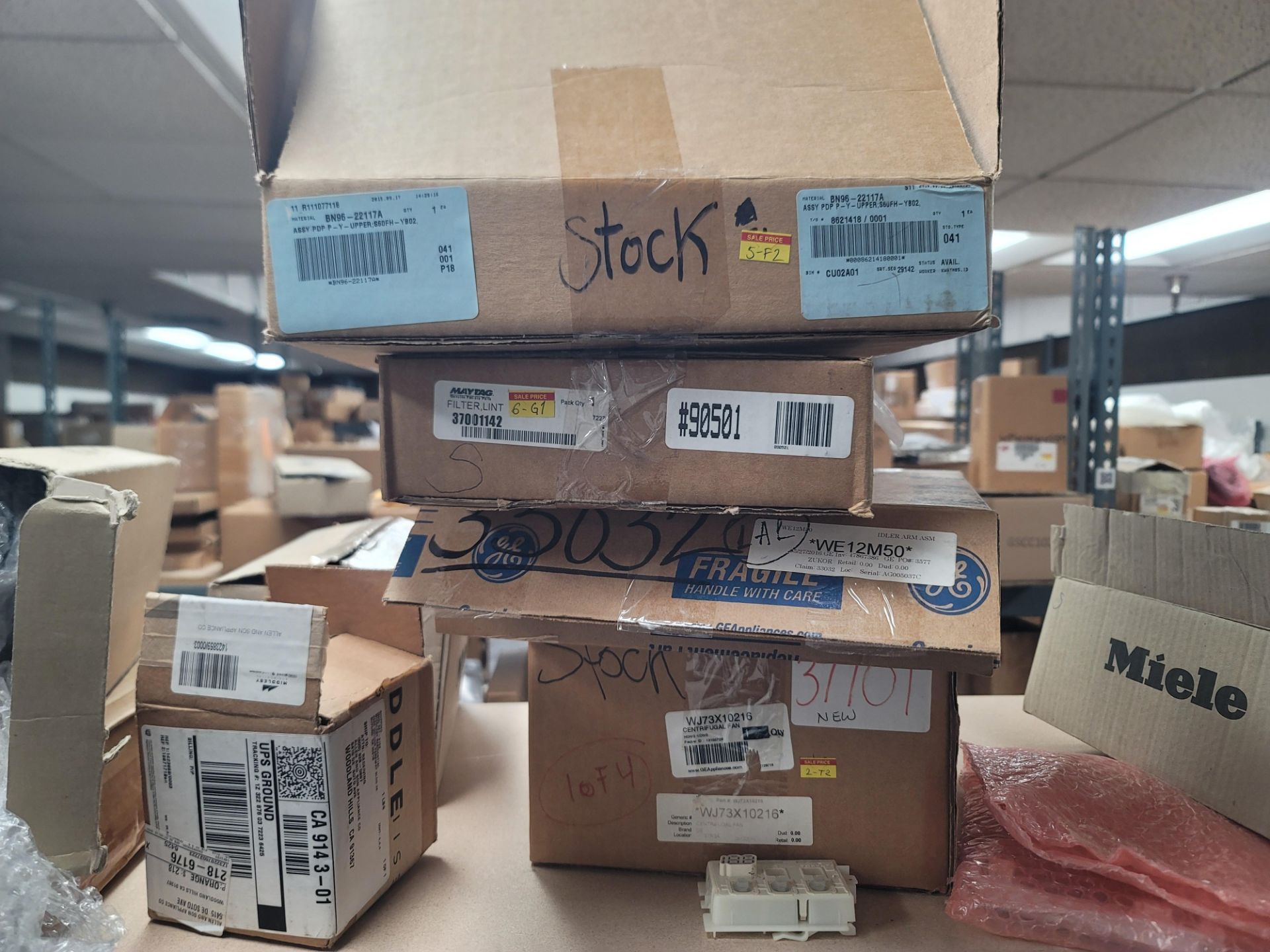 LOT - 8' SHELF UNIT W/ CONTENTS OF APPLIANCE REPLACEMENT PARTS - Image 13 of 26