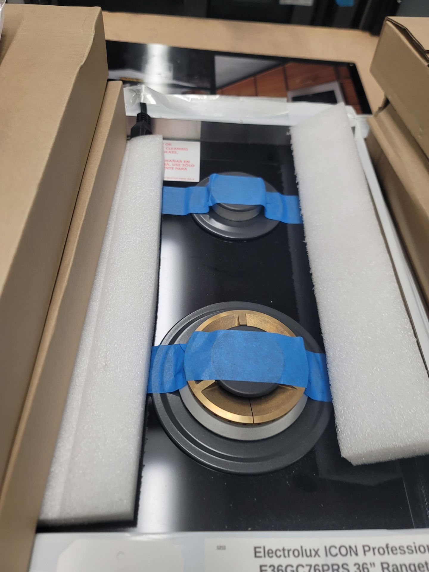 ELECTROLUX ICON PROFESSIONAL 36" GAS RANGETOP W/ (6) BURNERS IN STAINLESS STEEL, MODEL E36GC76PRS - Image 3 of 4