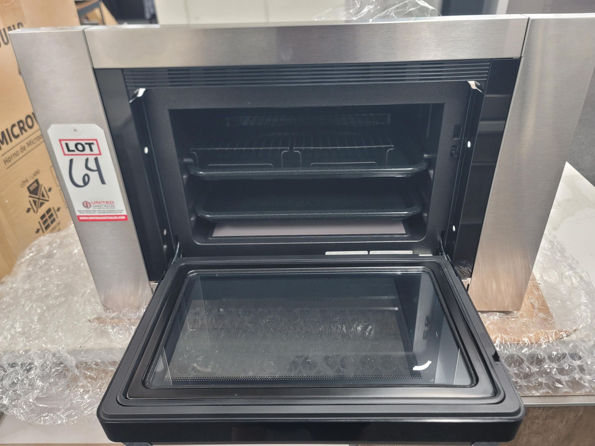 VIKING 30" BUILT-IN COMBINATION STEAM/CONVECTION SINGLE WALL OVEN W/ 1.1 CU. FT. CAPACITY IN - Image 2 of 4