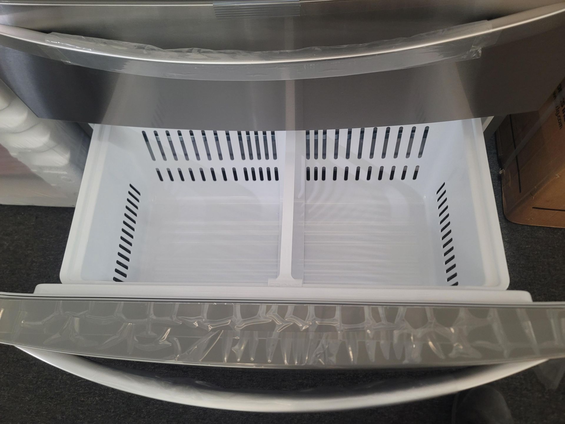 LG 36" SMART COUNTER DEPTH 4-DOOR FRENCH DOOR 14.8 CU. FT. REFRIGERATOR / 7.2 CU. FT. FREEZER / 22 - Image 6 of 7