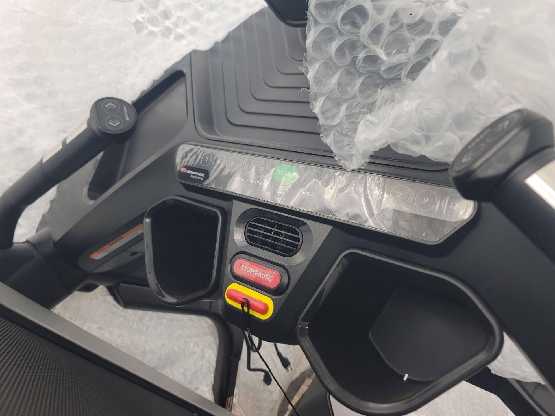 BOWFLEX TREADMILL 10, OUT OF SERVICE, NEEDS TO BE FIXED, WAS RETURNED BECAUSE IT SHUTS OFF AFTER - Image 2 of 4