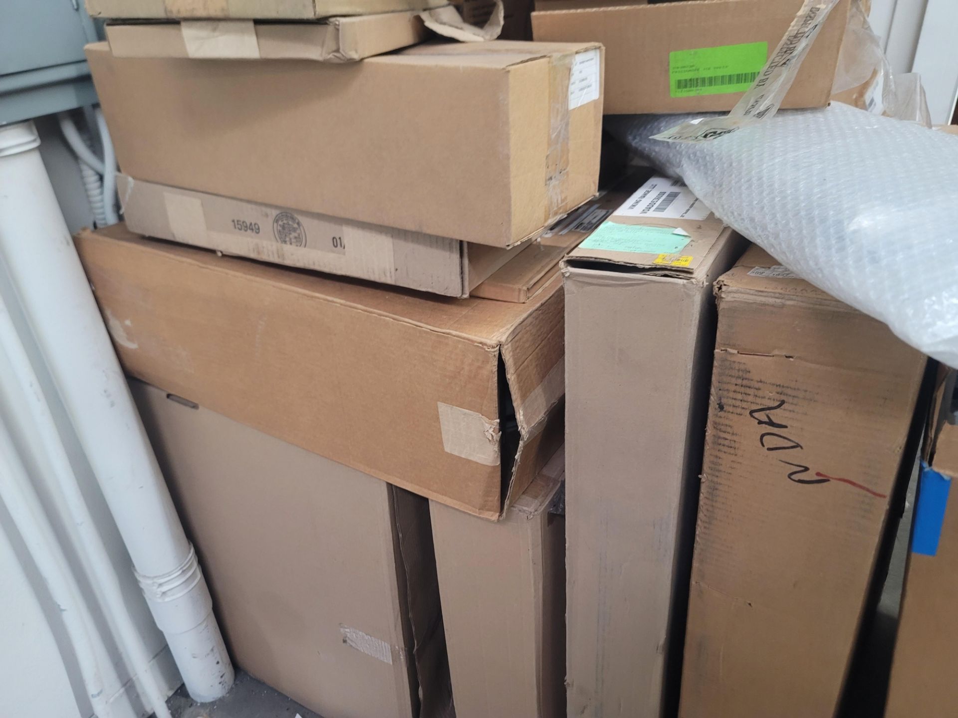 LOT - CONTENTS OF CORNER AREA, TO INCLUDE SHELF UNIT FULL OF APPLIANCE REPLACEMENT PARTS AND ALL - Image 4 of 21