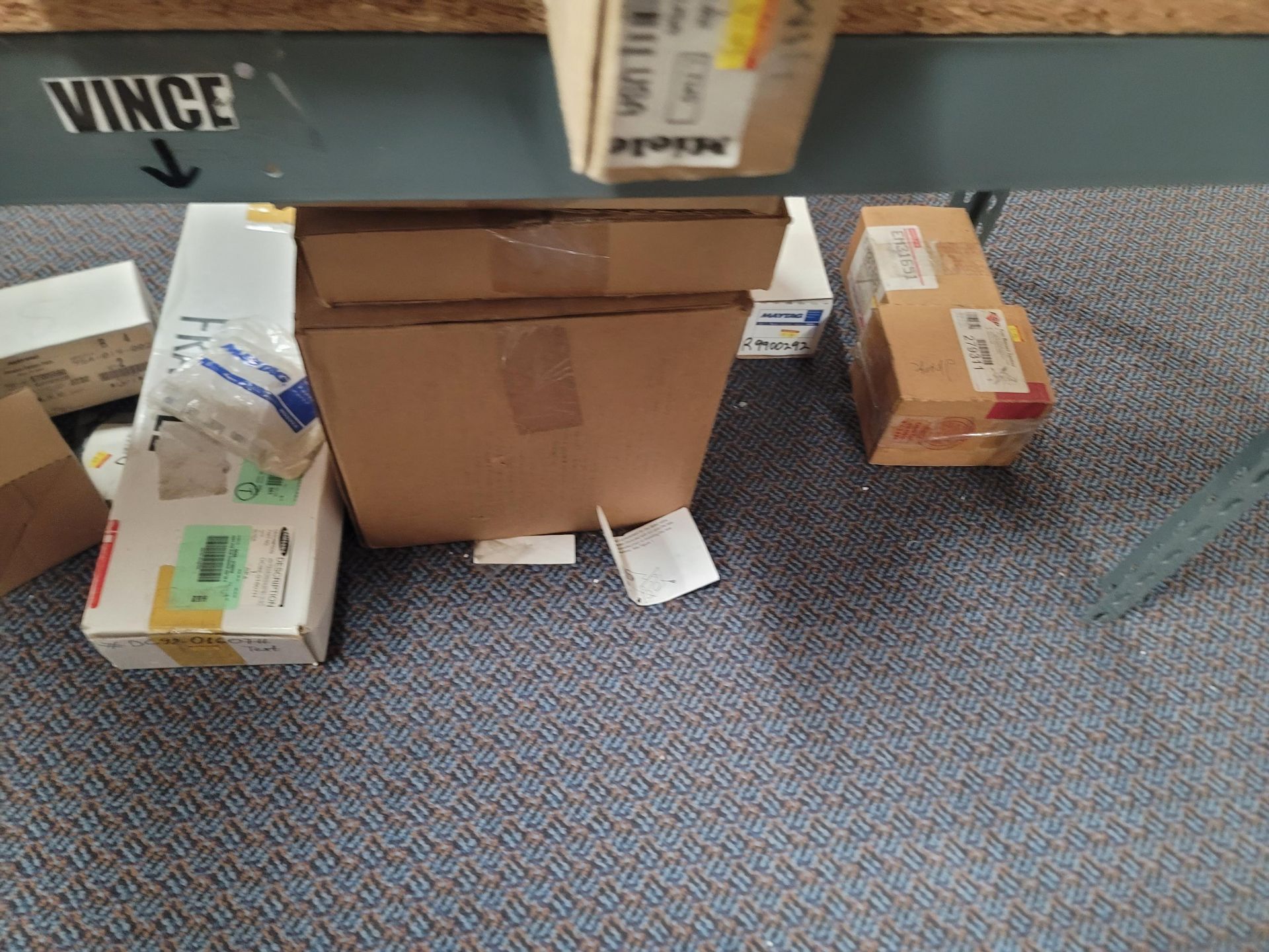 LOT - 8' SHELF UNIT W/ CONTENTS OF APPLIANCE REPLACEMENT PARTS - Image 19 of 19