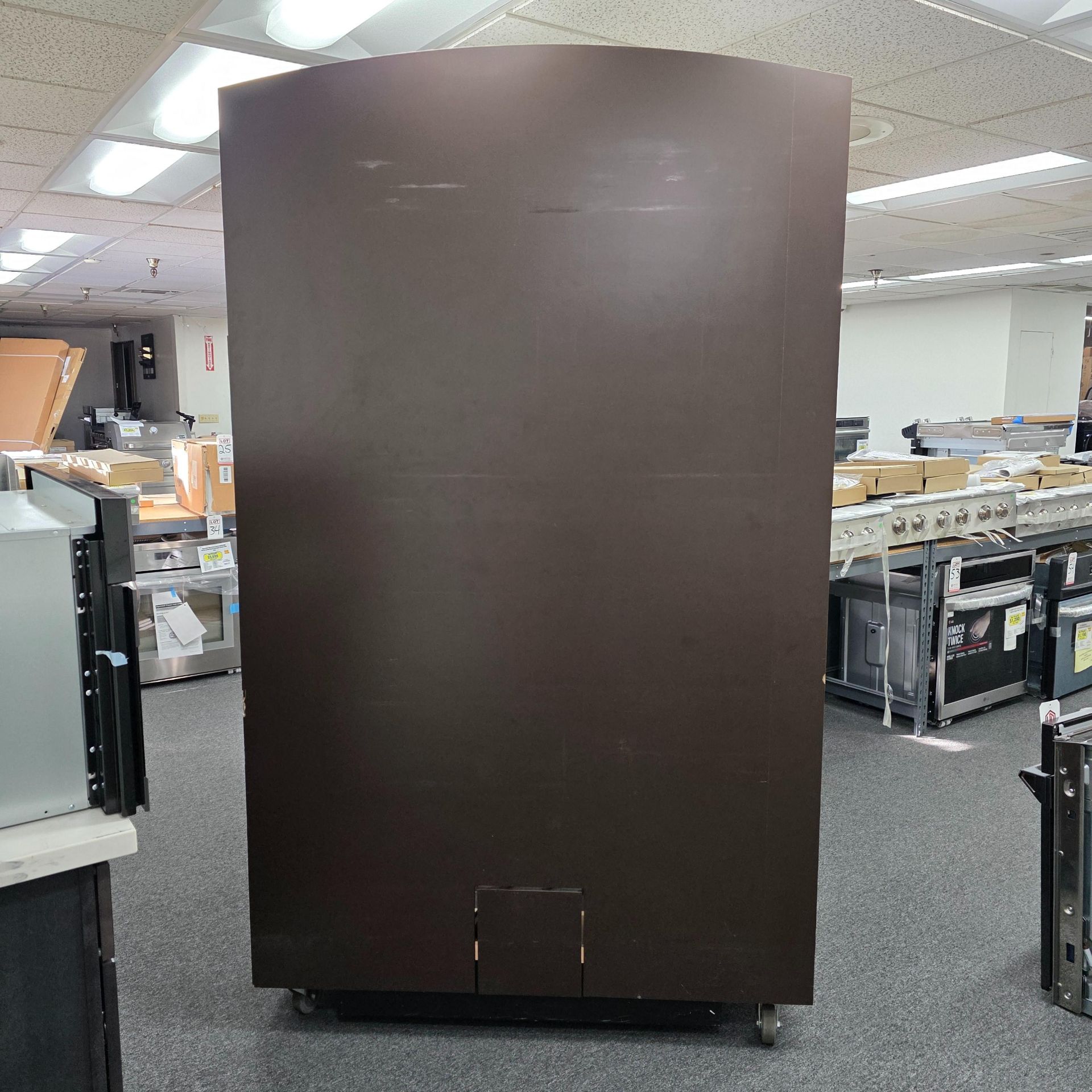 DISPLAY FIXTURE ON CASTERS FOR AN OVEN / RANGE W/ VENTILATION HOOD, FITS UP TO 35-1/2" WIDE OVEN, - Image 4 of 4