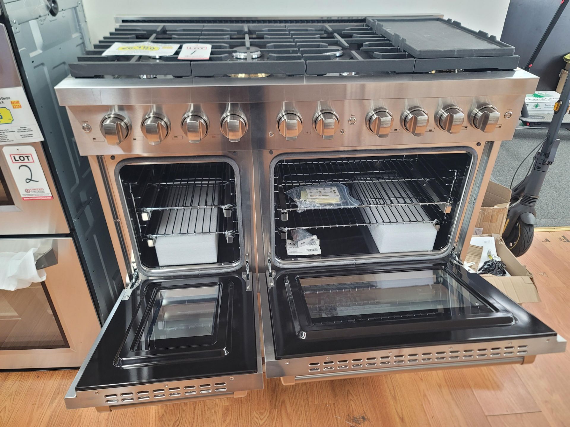 ZLINE 48" GAS RANGE W/ (8) GAS BURNERS AND 6.7 CU. FT. GAS DOUBLE OVEN IN STAINLESS STEEL, MODEL - Image 4 of 8