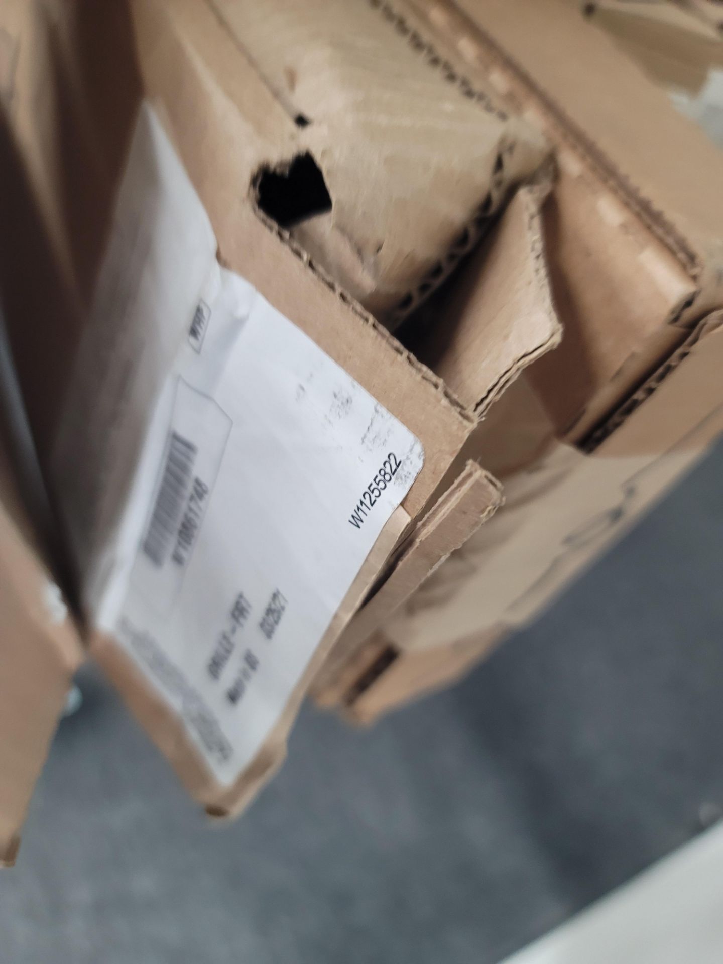 LOT - CONTENTS ONLY OF WIRE CART, TO CONTAIN APPLIANCE REPLACEMENT PARTS, PLUS BOX OF PARTS IN - Image 16 of 29