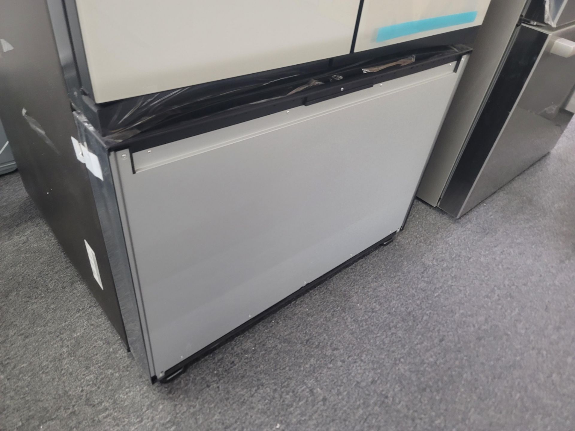 SAMSUNG BESPOKE 36" SMART FREESTANDING FRENCH DOOR 20.8 CU. FT. REFRIGERATOR / 9.0 CU. FT. FREEZER / - Image 3 of 8