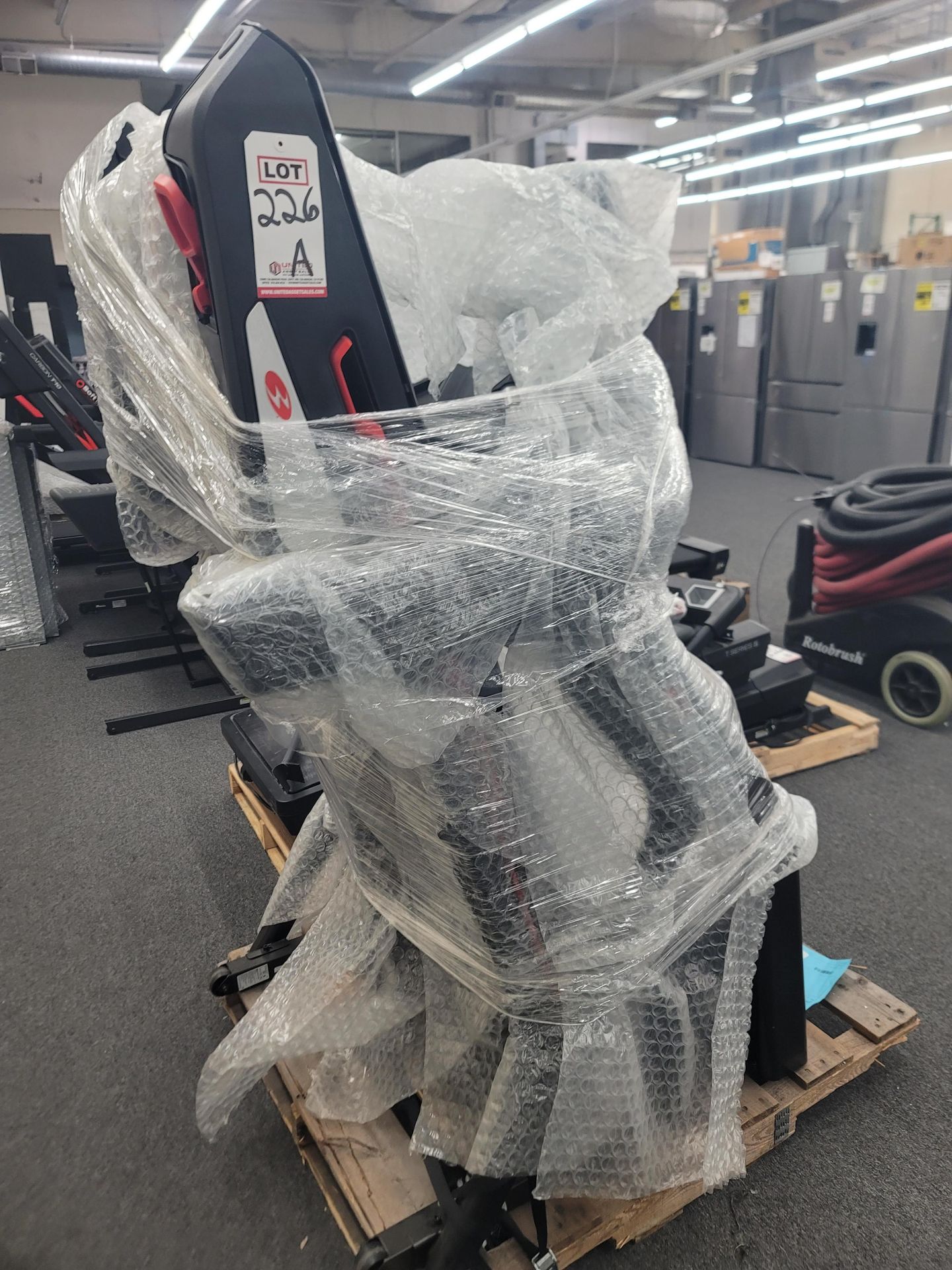 BOWFLEX TREADMILL 10, OUT OF SERVICE, NEEDS TO BE FIXED, WAS RETURNED BECAUSE IT SHUTS OFF AFTER