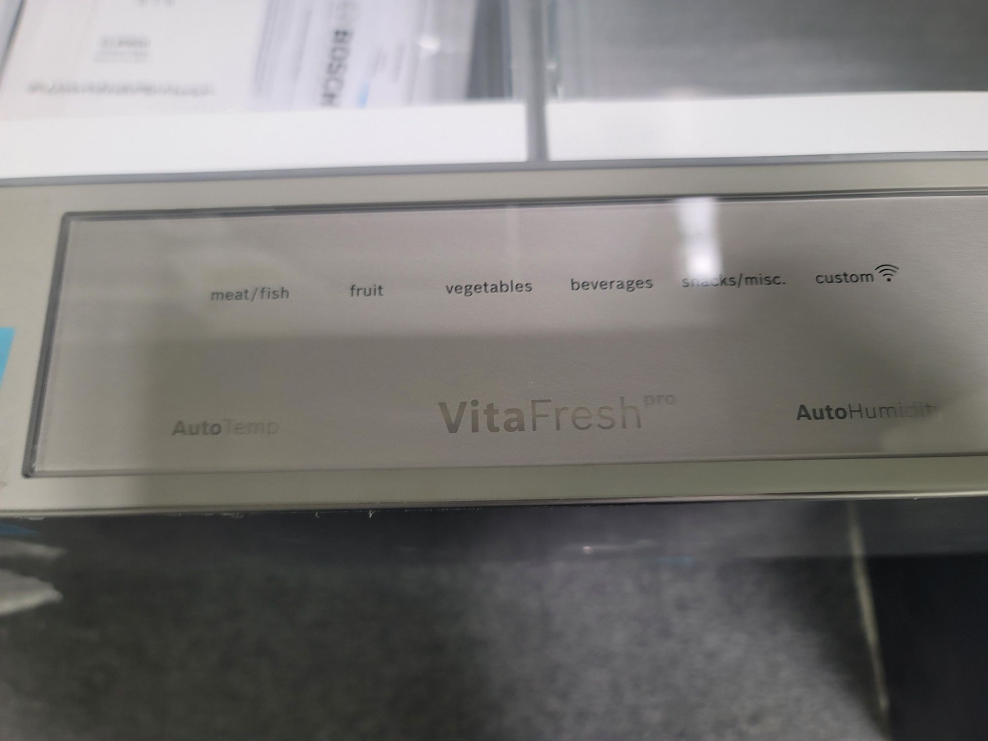 BOSCH 800 SERIES 36" COUNTER DEPTH FRENCH DOOR 14.5 CU. FT. REFRIGERATOR / 6.0 CU. FT. FREEZER / - Image 5 of 7