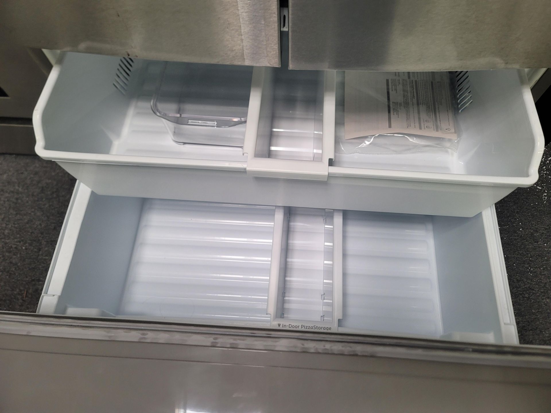 KITCHENAID 36" FREESTANDING FRENCH DOOR 19.03 CU. FT. REFRIGERATOR / 7.77 CU. FT. FREEZER / 26.8 CU. - Image 3 of 4