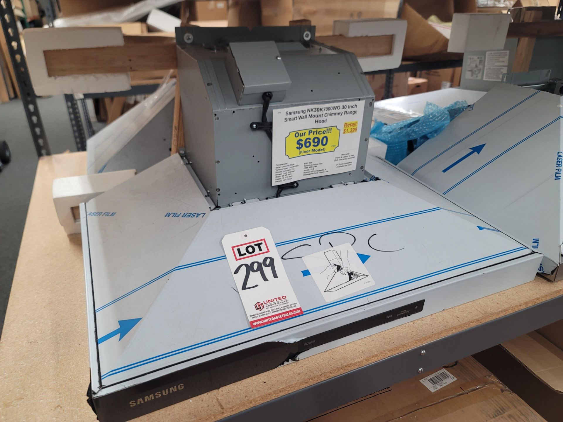 SAMSUNG 30" SMART WALL MOUNT CHIMNEY RANGE HOOD IN BLACK STAINLESS STEEL, MODEL NK30K7000WG