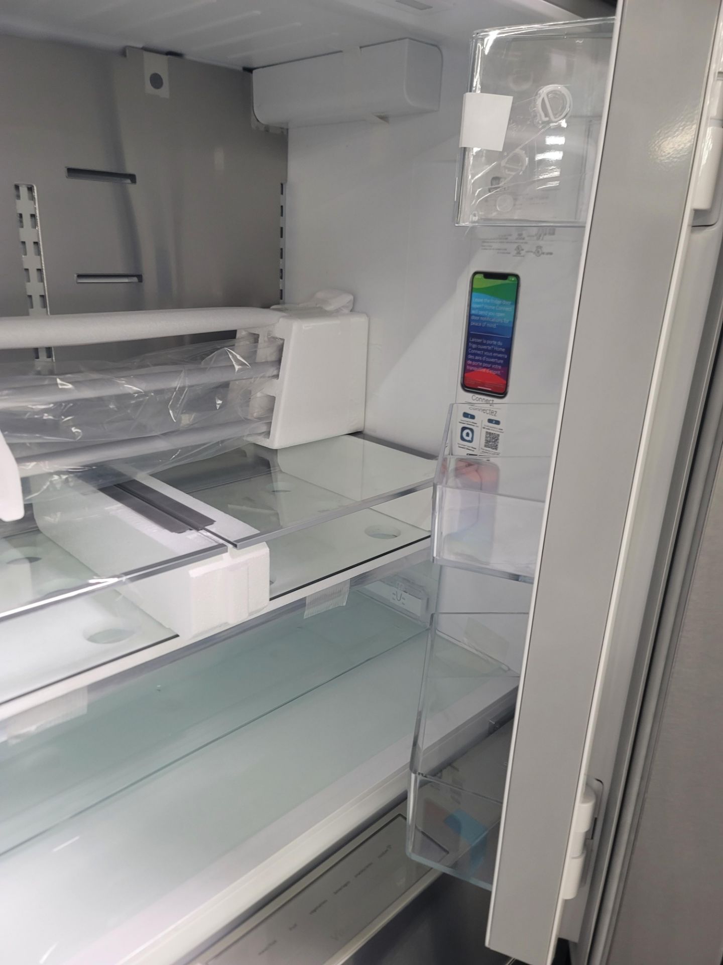 BOSCH 800 SERIES 36" COUNTER DEPTH FRENCH DOOR 14.5 CU. FT. REFRIGERATOR / 6.0 CU. FT. FREEZER / - Image 3 of 7