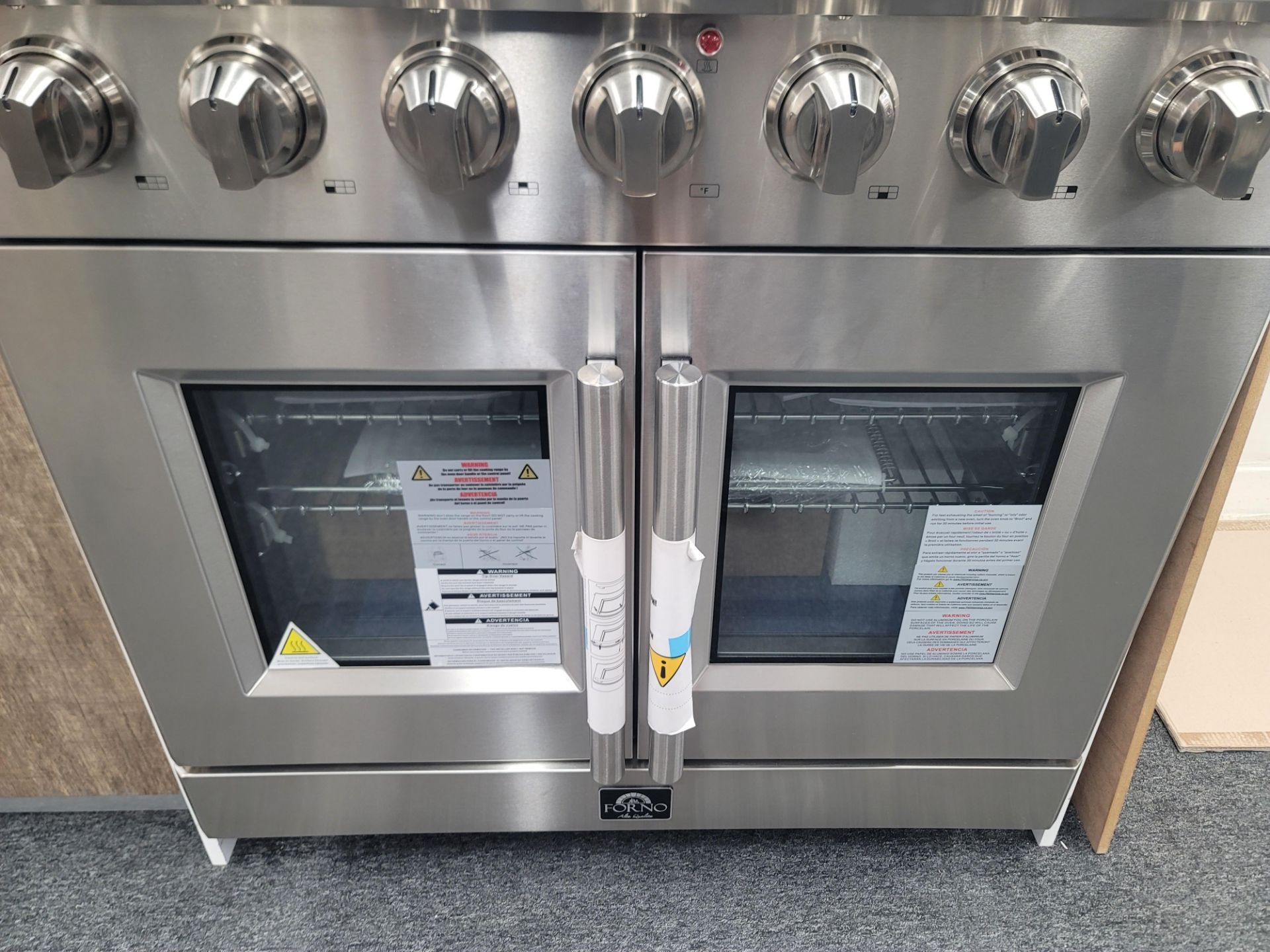 FORNO MASSIMO 36" FREESTANDING ALL GAS RANGE W/ (6) BURNERS AND 5.36 CU. FT. OVEN CAPACITY IN - Image 4 of 5