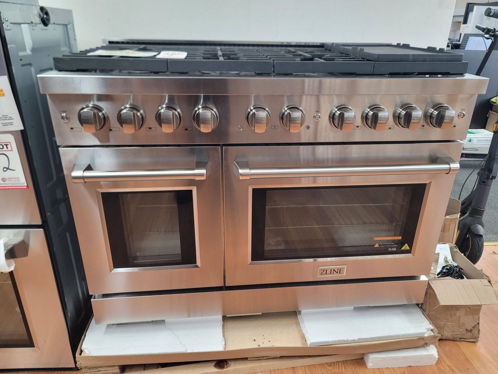 ZLINE 48" GAS RANGE W/ (8) GAS BURNERS AND 6.7 CU. FT. GAS DOUBLE OVEN IN STAINLESS STEEL, MODEL - Image 7 of 8