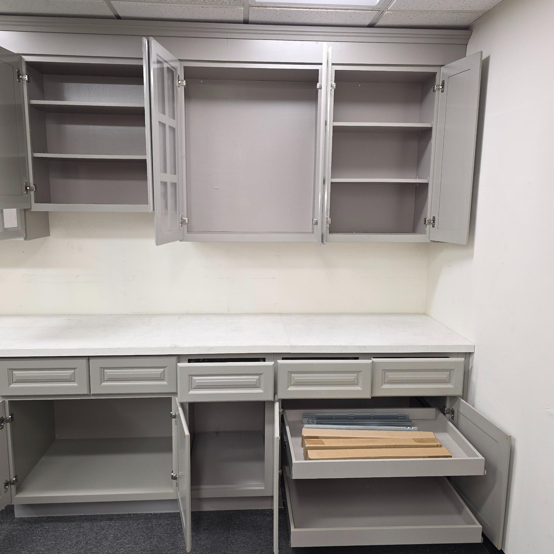 LOT - GRAY KITCHEN CABINET SET W/ ALMOST 12' OF BASE CABINETS (11'-11") AND 11' OF WALL CABINETS, - Image 4 of 4