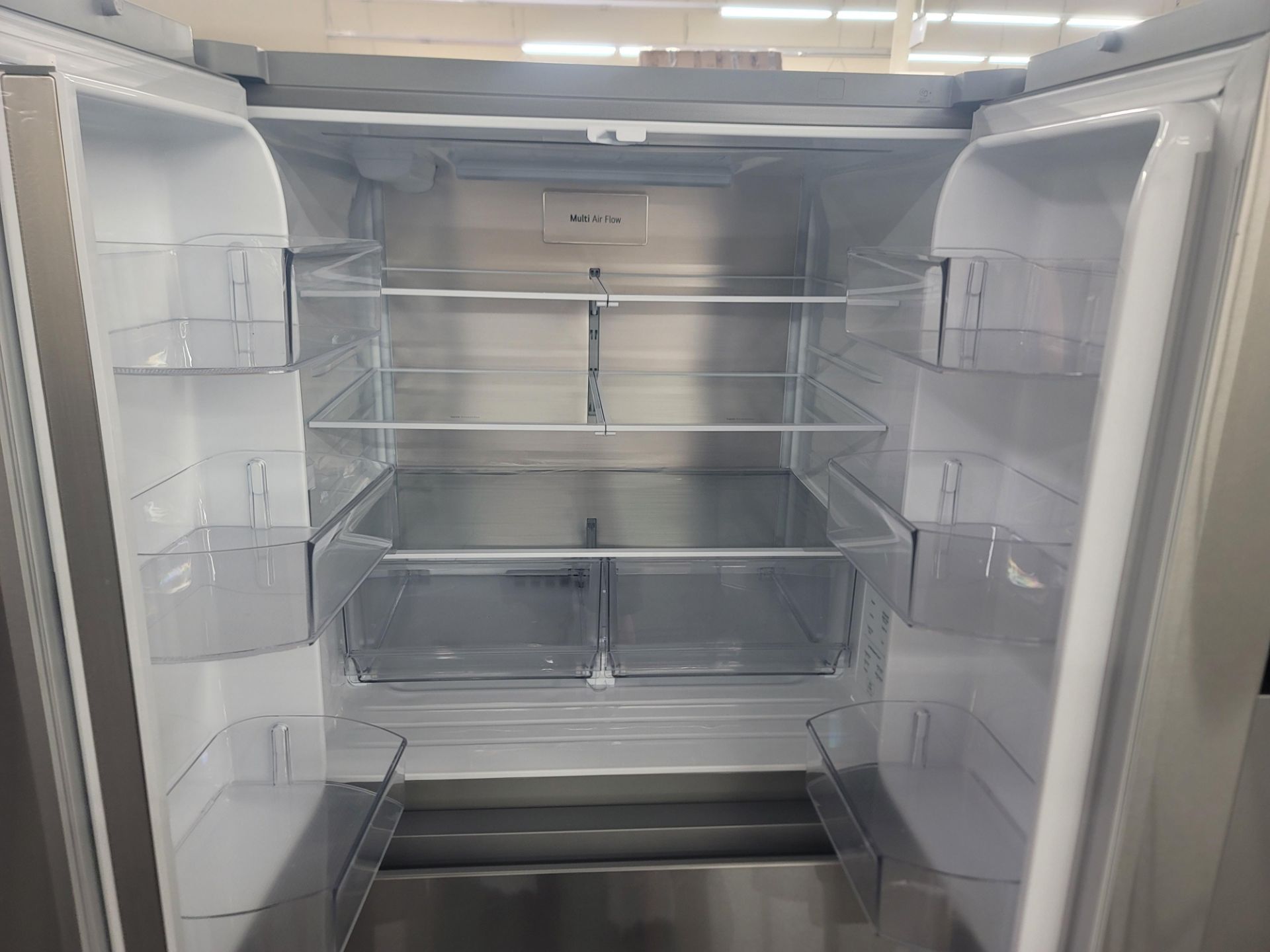 LG 36" SMART 4-DOOR FRENCH DOOR 18.0 CU. FT. REFRIGERATOR / 8.2 CU. FT. FREEZER / 29.6 CU. FT. TOTAL - Image 2 of 5