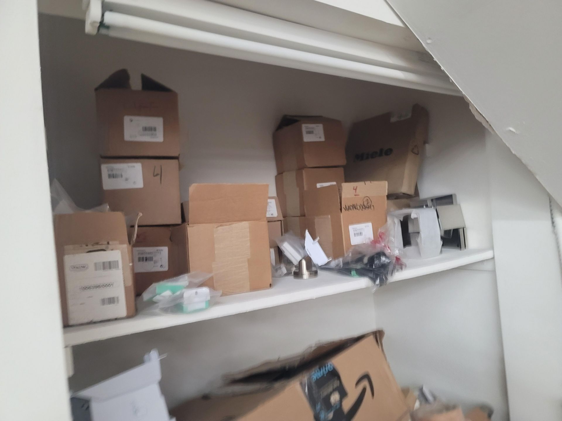 LOT - CONTENTS OF CORNER UNDER STAIRS, TO INCLUDE SHELF UNIT AND ALL APPLIANCE REPLACEMENT PARTS - Image 7 of 12
