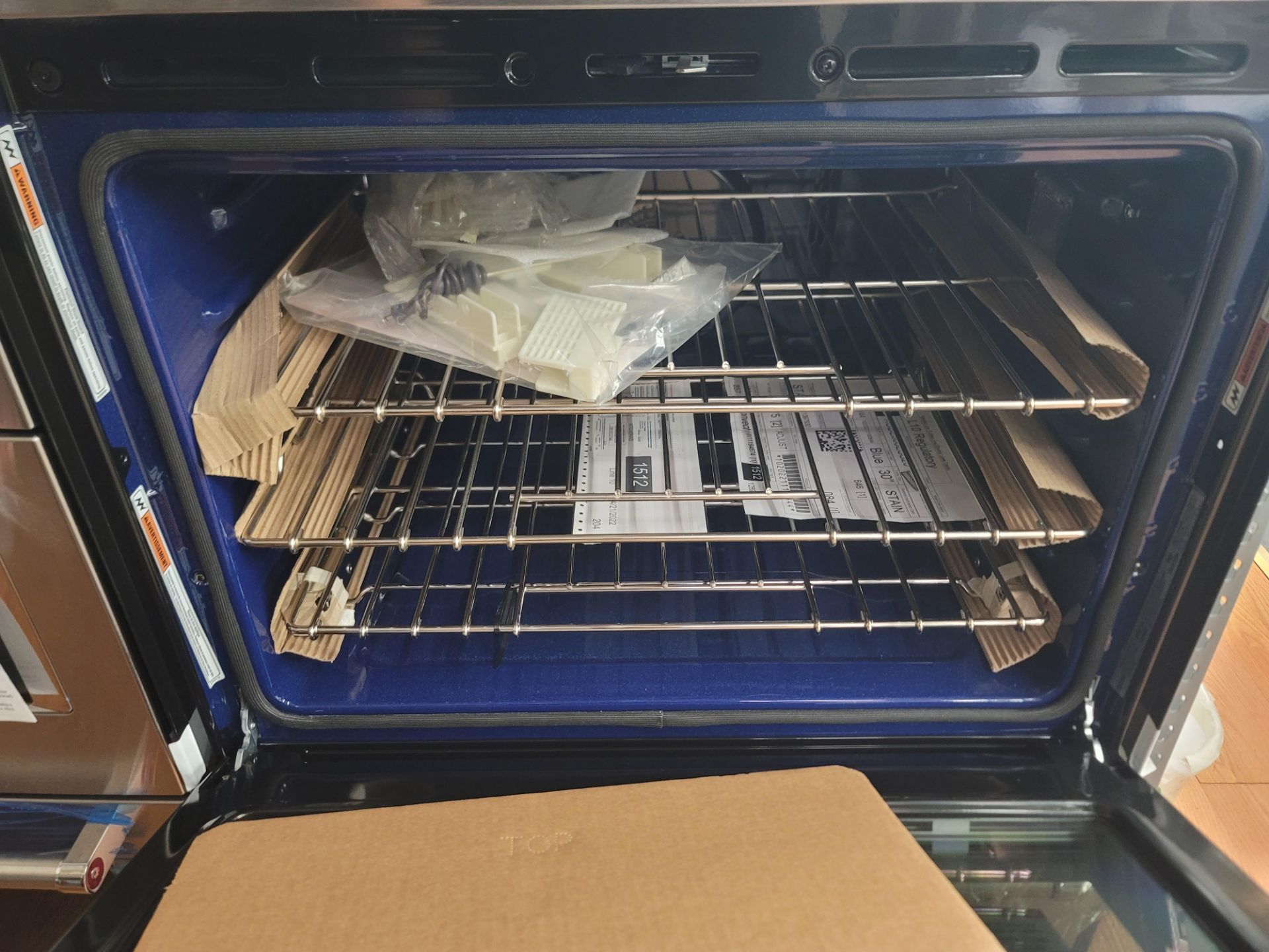 KITCHENAID 30" DOUBLE CONVECTION ELECTRIC WALL OVEN IN STAINLESS STEEL, 5.0 CU. FT. UPPER CAPACITY / - Image 2 of 4