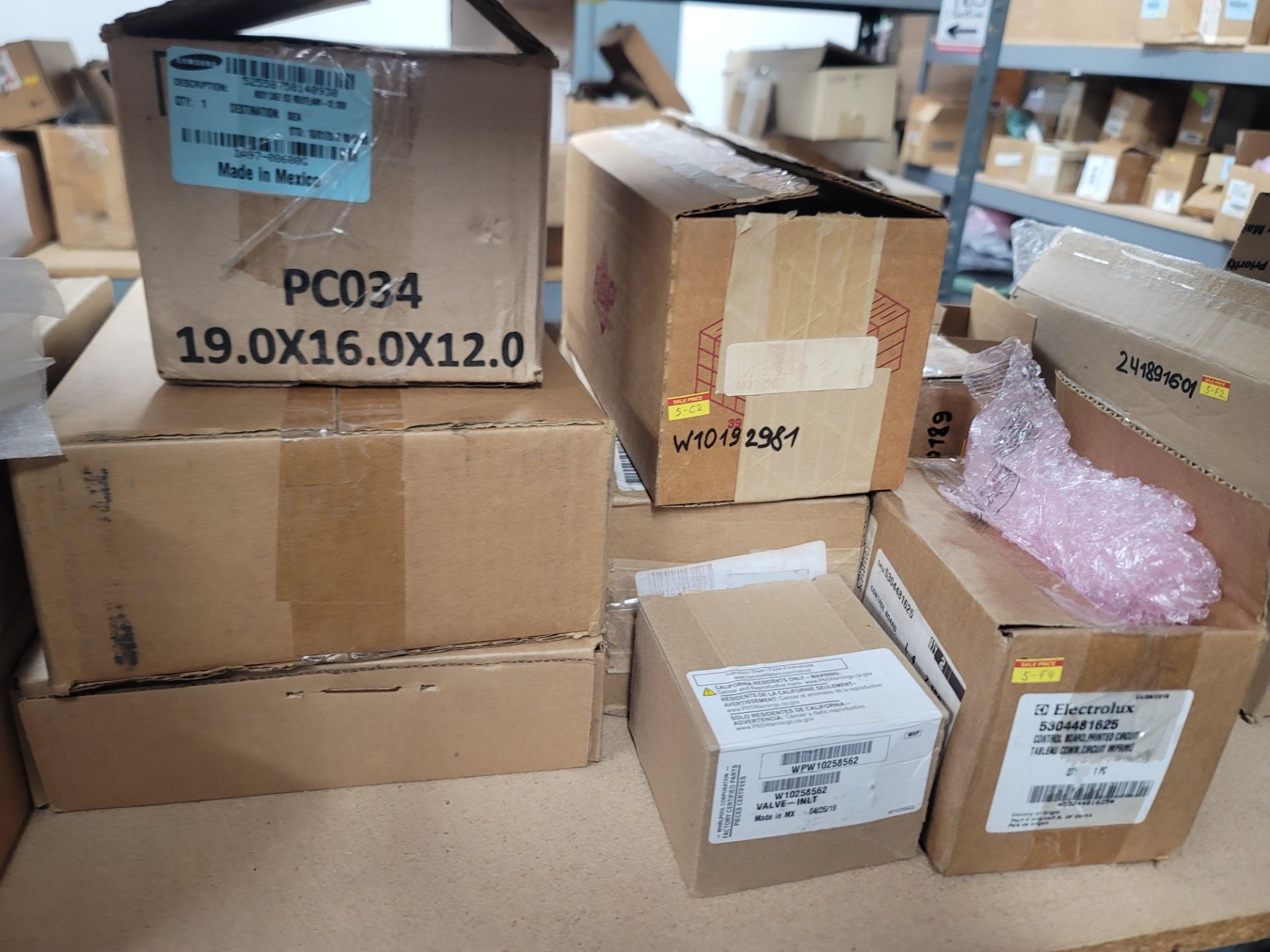 LOT - 8' SHELF UNIT W/ CONTENTS OF APPLIANCE REPLACEMENT PARTS - Image 10 of 19