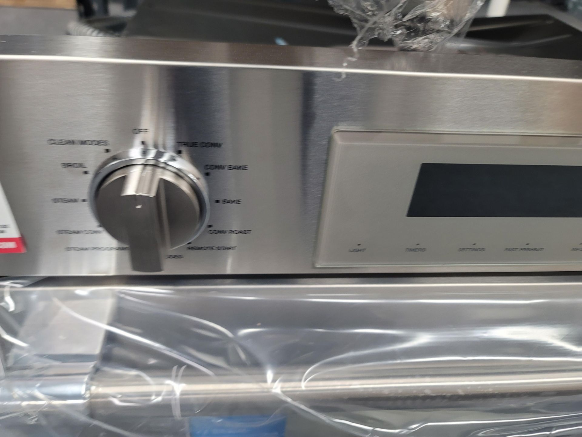 THERMADOR PROFESSIONAL SERIES 30" SINGLE STEAM SMART ELECTRIC WALL OVEN W/ 2.8 CU. FT. CAPACITY IN - Image 2 of 5