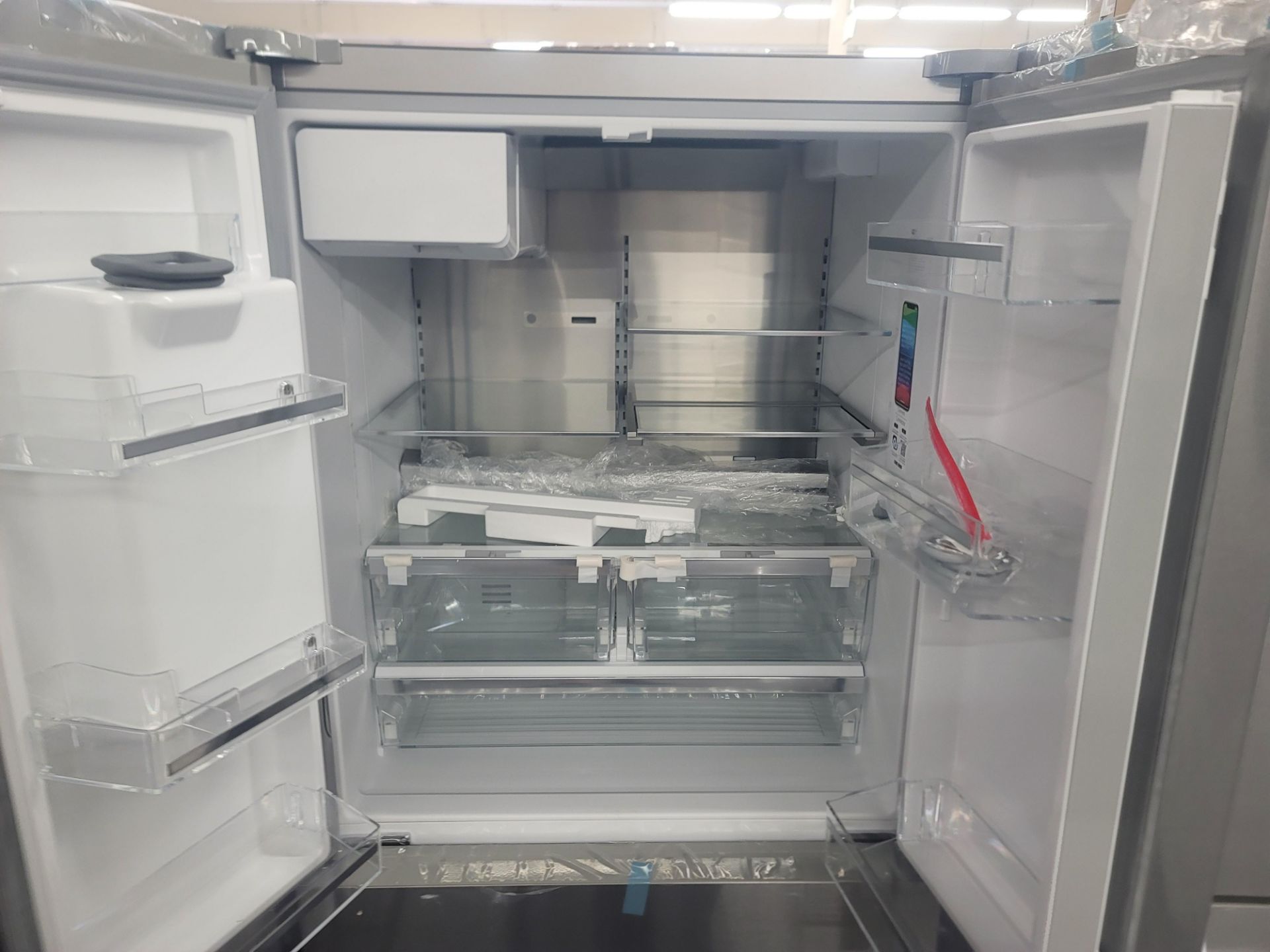 BOSCH 500 SERIES 36" SMART FREESTANDING FRENCH DOOR 18 CU. FT. REFRIGERATOR / 8 CU. FT. FREEZER / 26 - Image 2 of 4