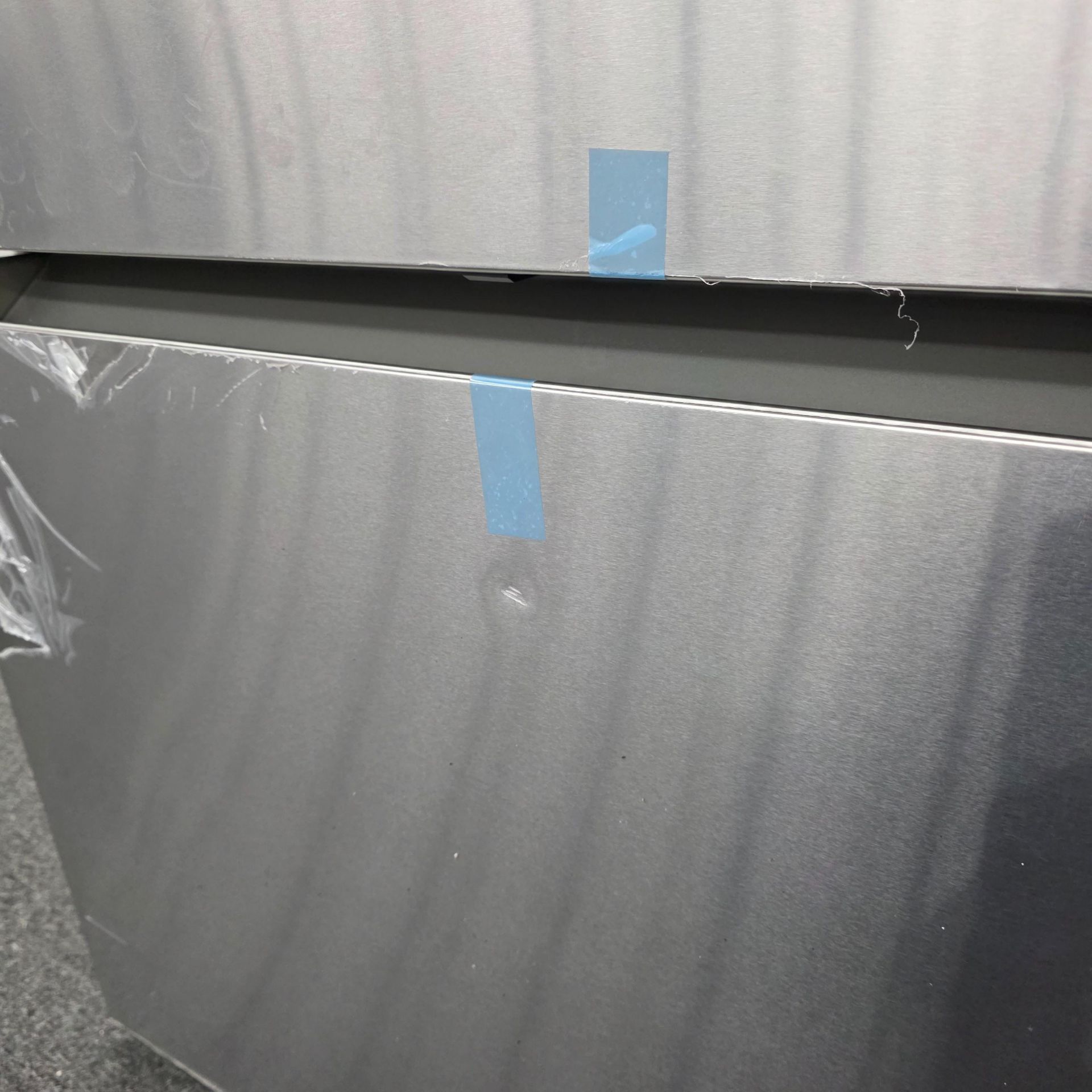 BOSCH 800 SERIES 36" SMART COUNTER DEPTH FRENCH DOOR 14.5 CU. FT. REFRIGERATOR / 6.0 CU. FT. FREEZER - Image 4 of 5