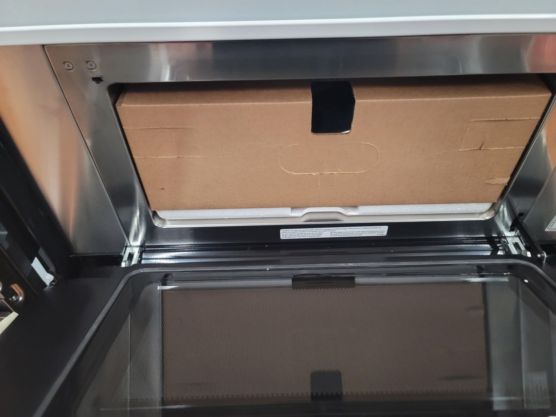 KITCHENAID 30" BUILT-IN COMBINATION MICROWAVE & WALL OVEN IN WHITE AND CHROME, CAPACITY: MICRO 1.4 - Image 2 of 4