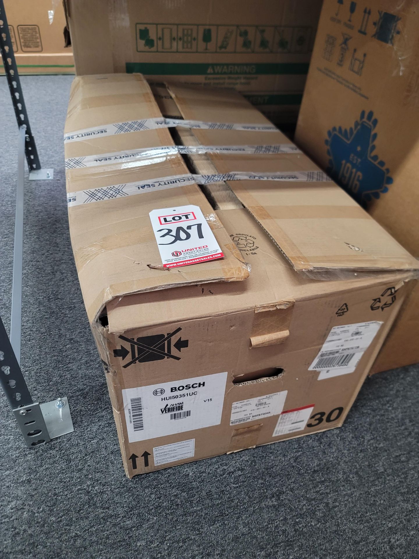 BOSCH 500 SERIES 30" UNDER CABINET RANGE HOOD, MODEL HUI50351UC, IN ORIGINAL CARTON