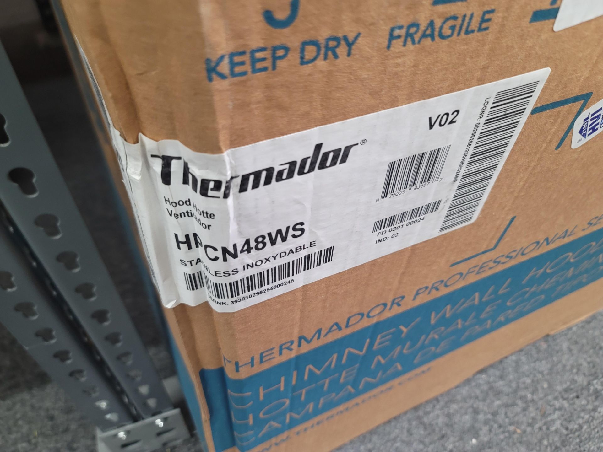 THERMADOR PROFESSIONAL SERIES 48" WALL MOUNT RANGE HOOD, MODEL HPCN48WS, IN ORIGINAL CARTON - Image 2 of 3