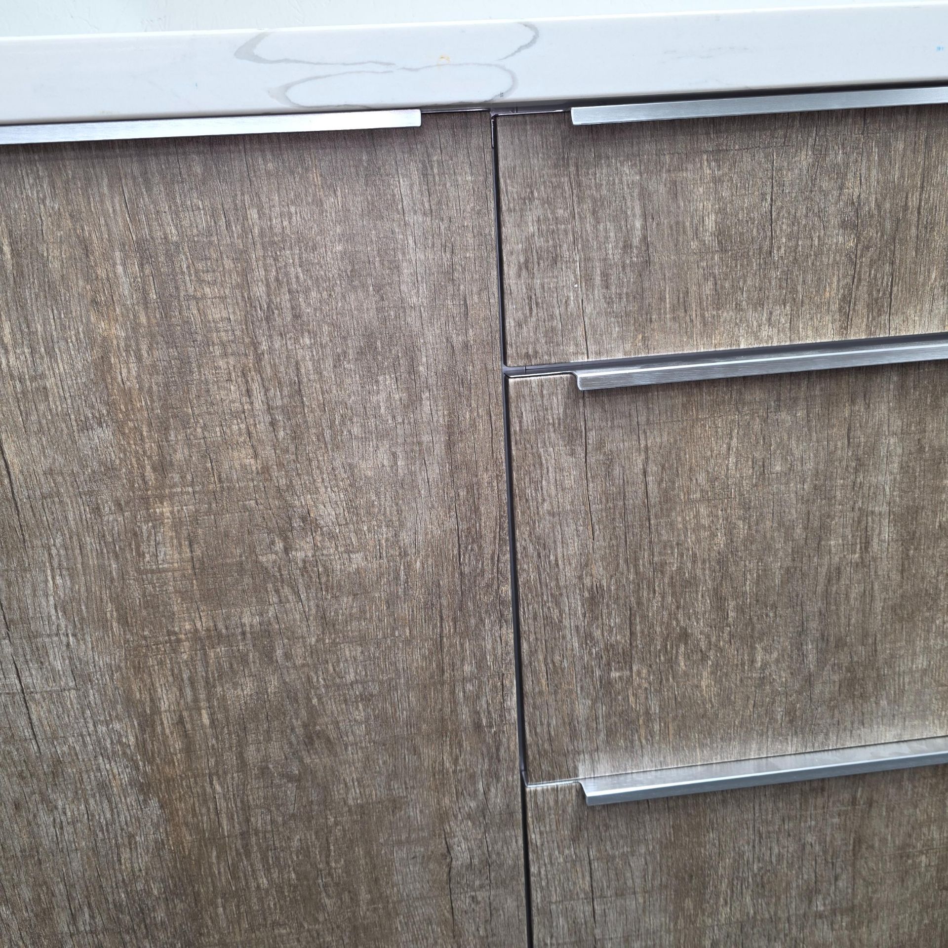 LOT - TWO-TONE KITCHEN CABINET SET W/ (2) 5' OF BASE CABINETS, 37-3/4" OVEN CABINET AND (2) 55" WALL - Image 5 of 10