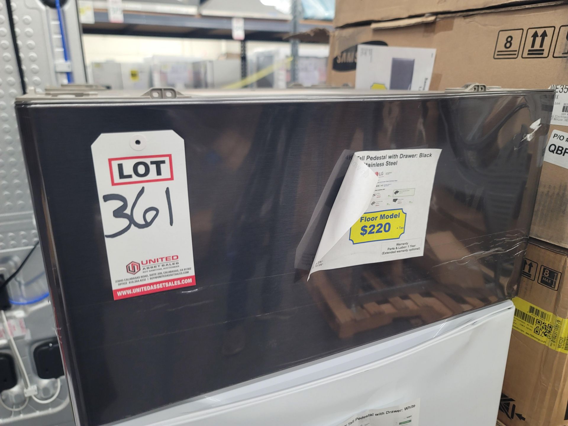 LG 27" LAUNDRY PEDESTAL W/ 13-5/8" HT, IN BLACK STAINLESS STEEL, MODEL WDP4K