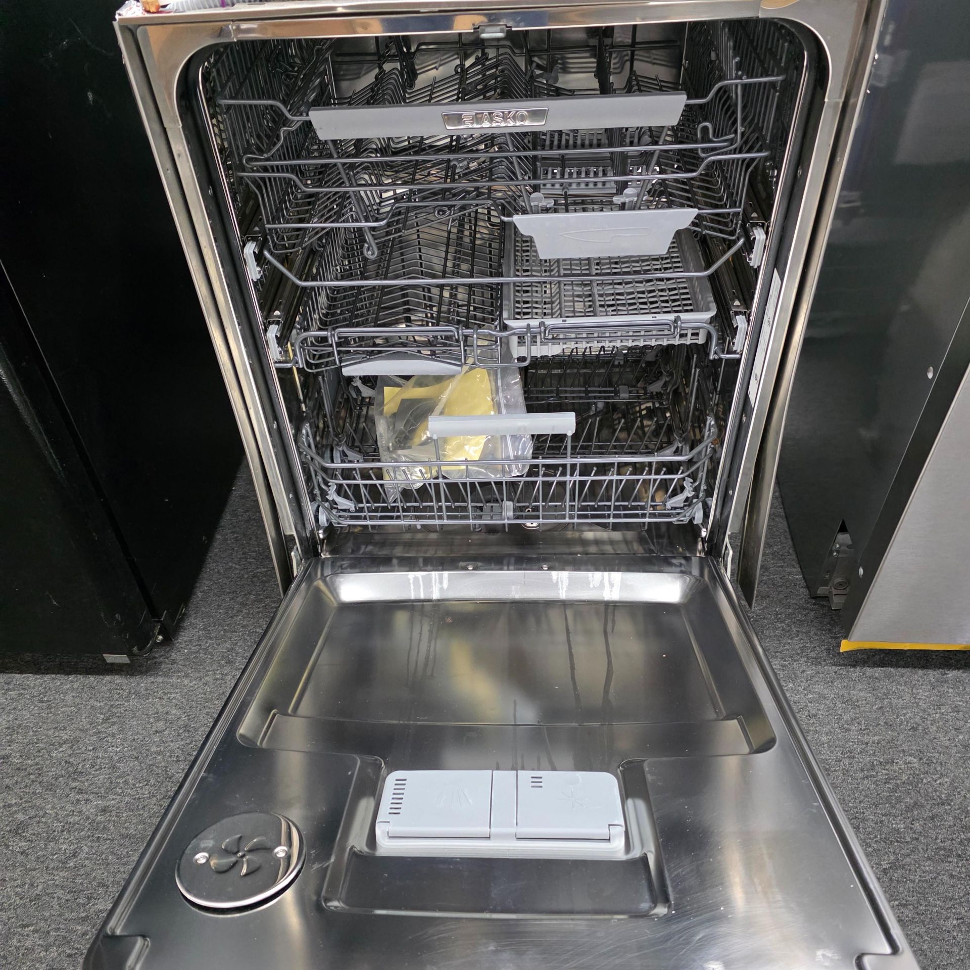 ASKO 24" DISHWASHER, MODEL D5656, INSTALLATION WAS ATTEMPTED BUT IT WAS WRONG SIZE FOR OPENING - Image 2 of 2