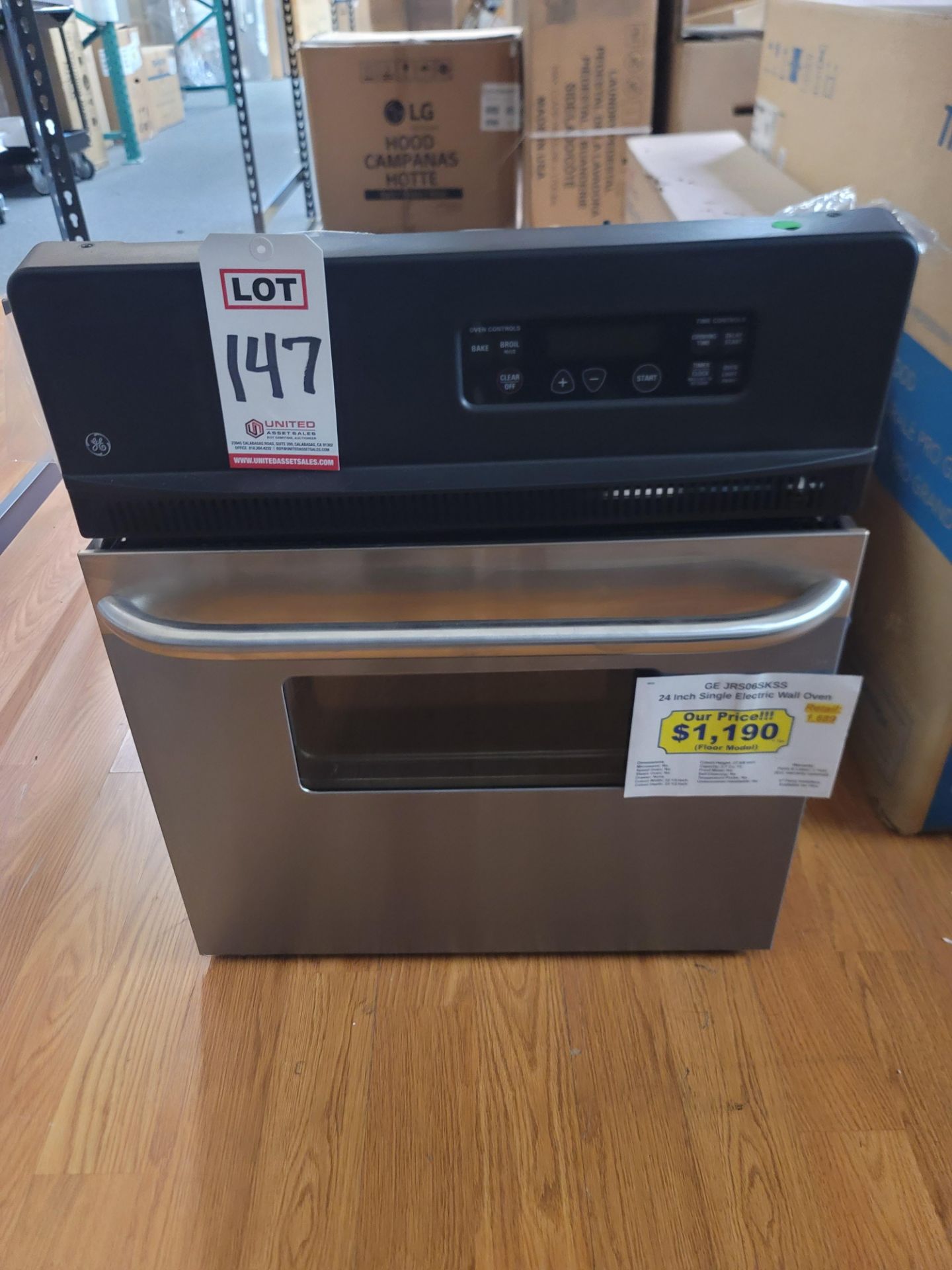 GE 24" SINGLE ELECTRIC WALL OVEN W/ 2.7 CU. FT. CAPACITY IN STAINLESS STEEL AND BLACK, MODEL